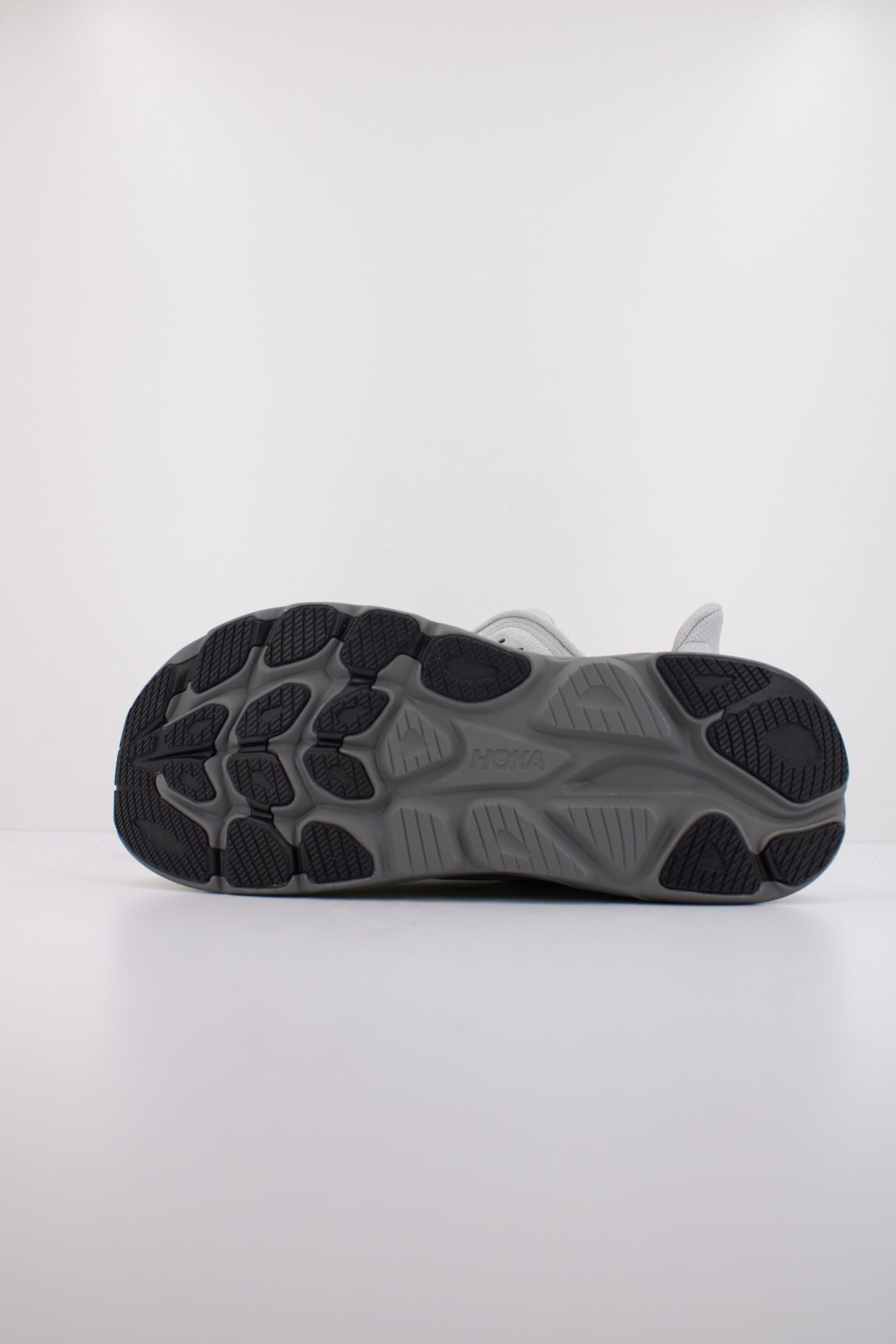 HOKA CLIFTON 10 en color GRIS (5)