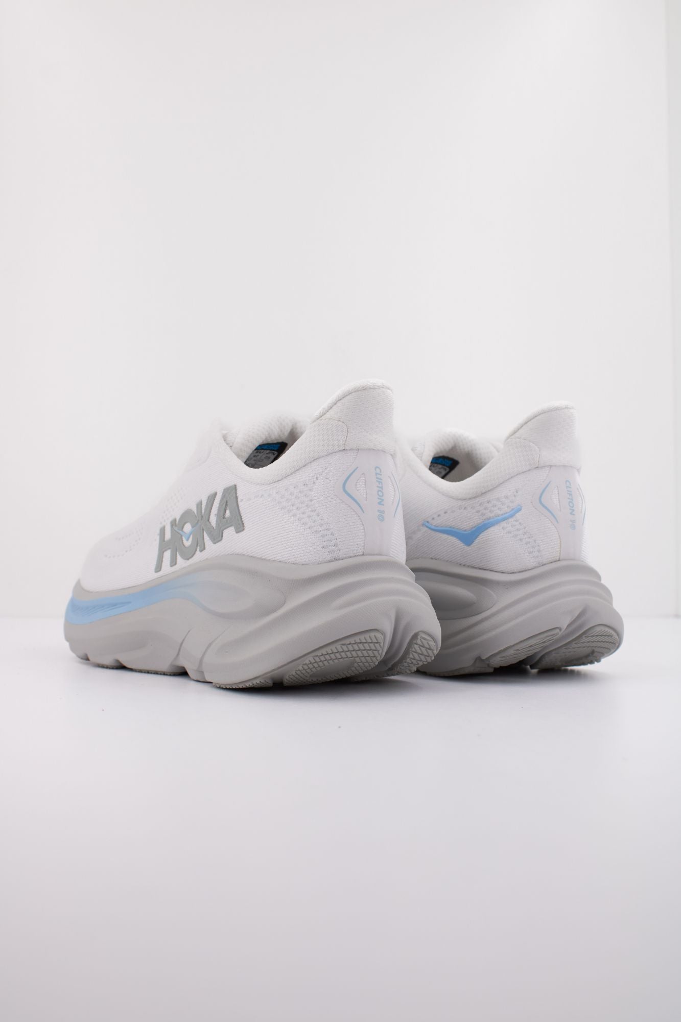 HOKA CLIFTON 10 en color BLANCO (4)