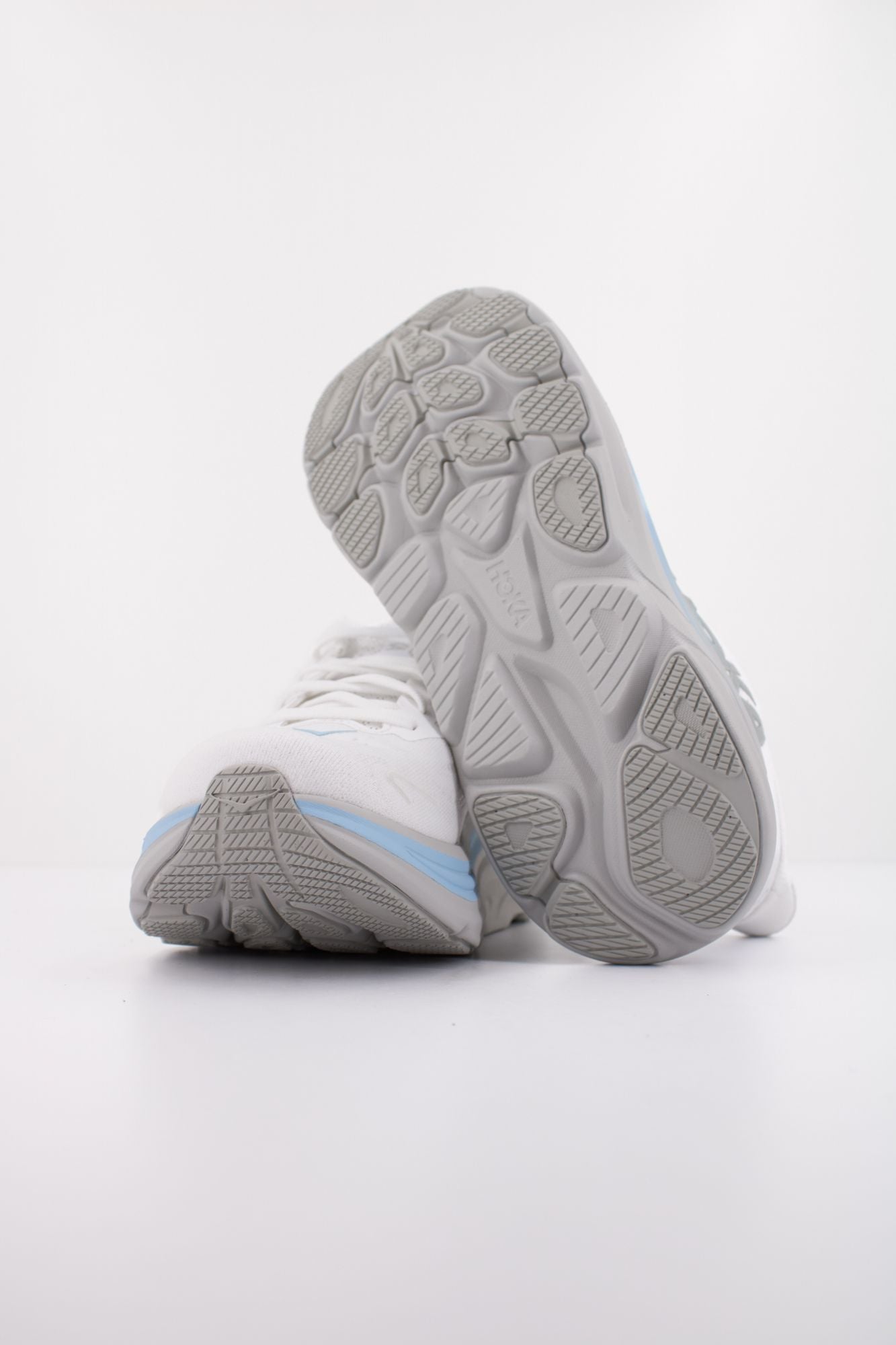 HOKA CLIFTON 10 en color BLANCO (5)