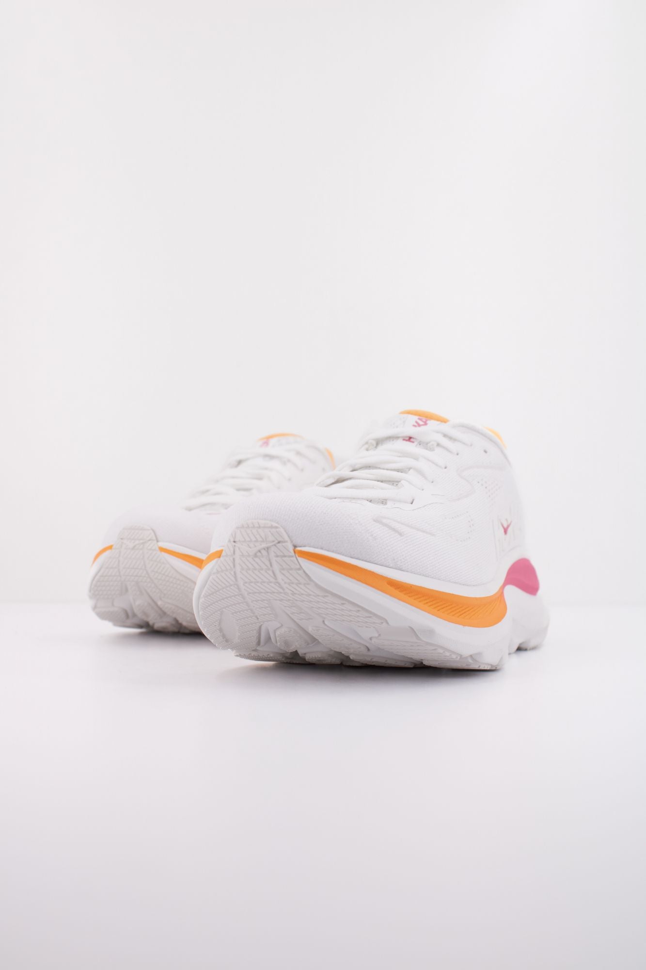 HOKA W CLIFTON 10 en color BLANCO (2)