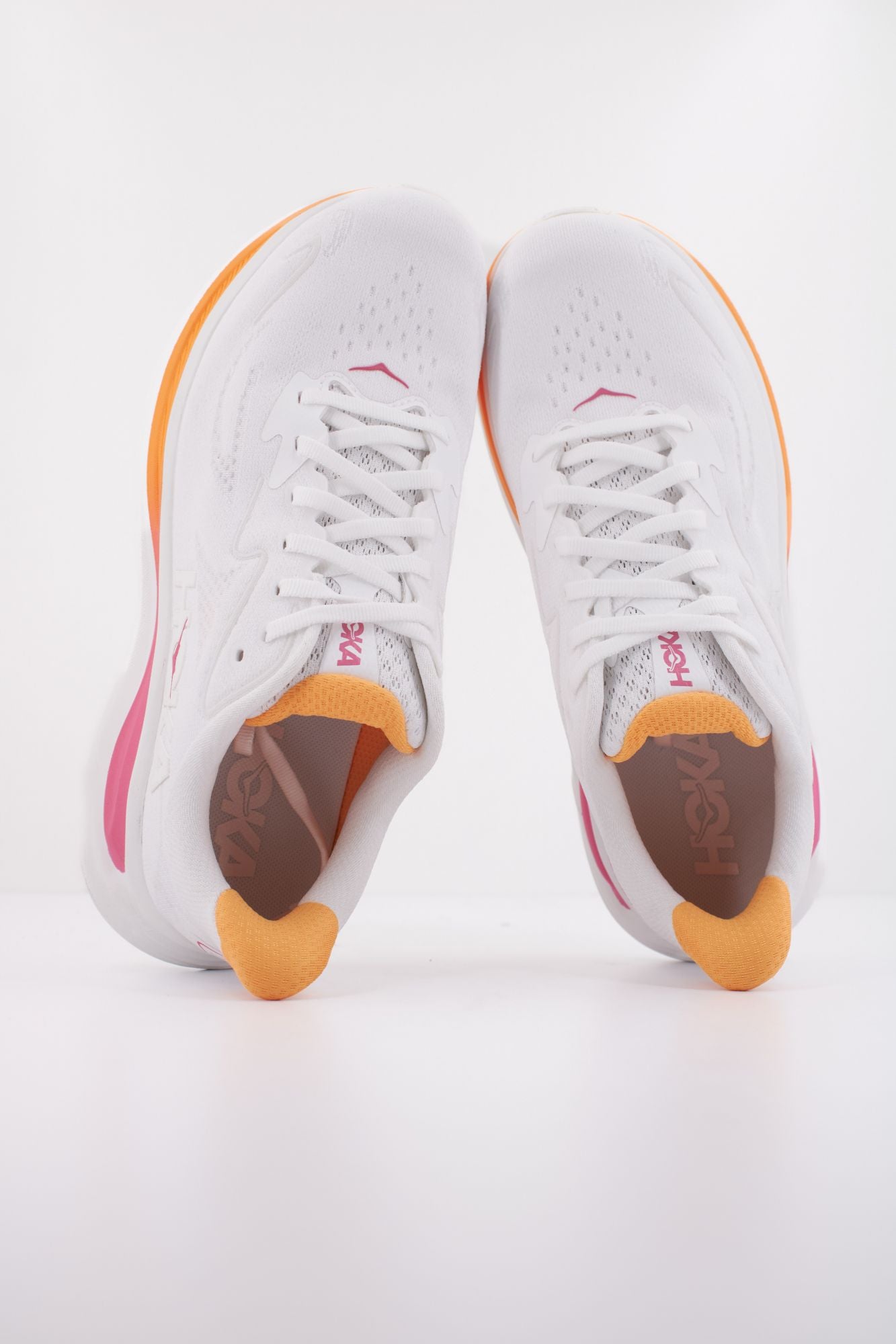 HOKA W CLIFTON 10 en color BLANCO (3)