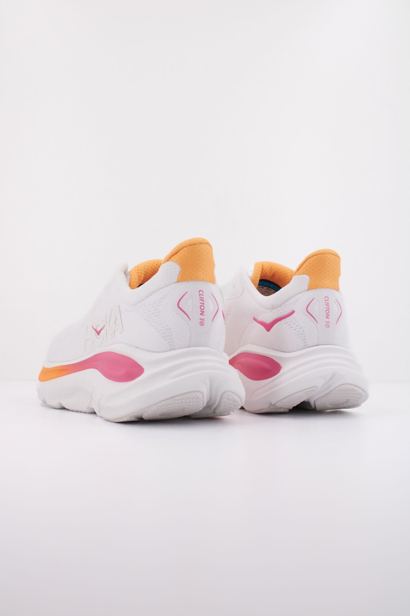 HOKA W CLIFTON 10 en color BLANCO (4)