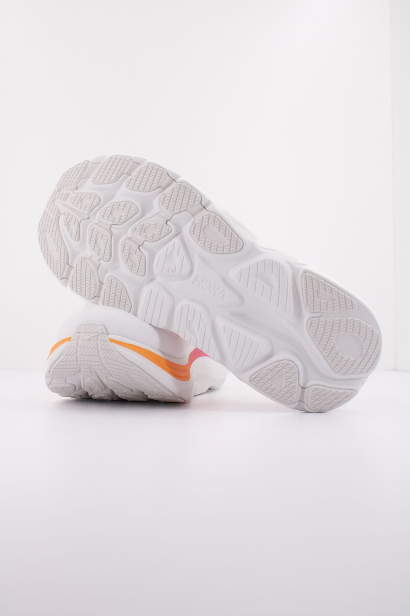 HOKA W CLIFTON 10 en color BLANCO (5)