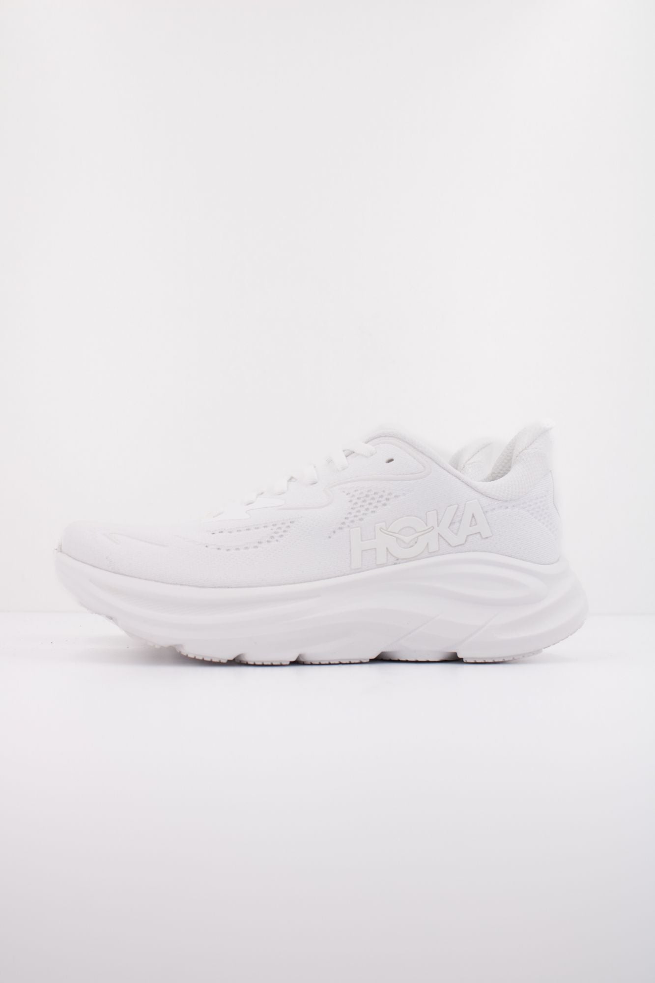 HOKA W CLIFTON 10 en color BLANCO (1)