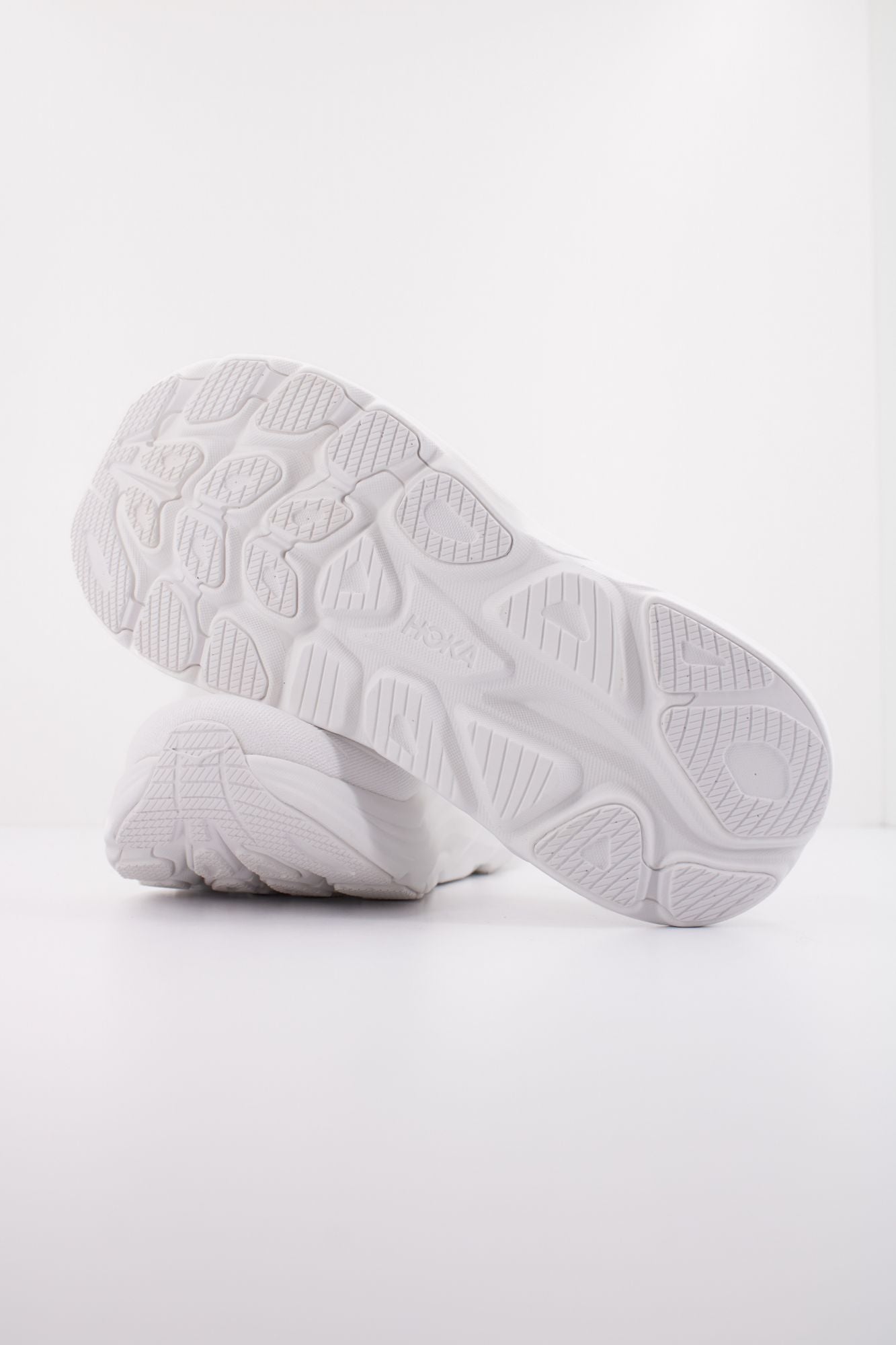HOKA W CLIFTON 10 en color BLANCO (5)