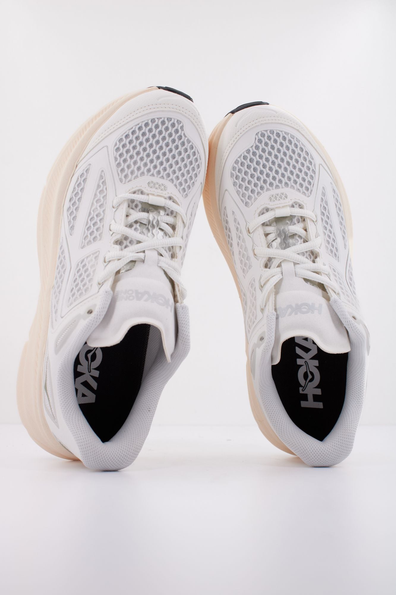 HOKA U CLIFTON ONE9 en color BLANCO (3)