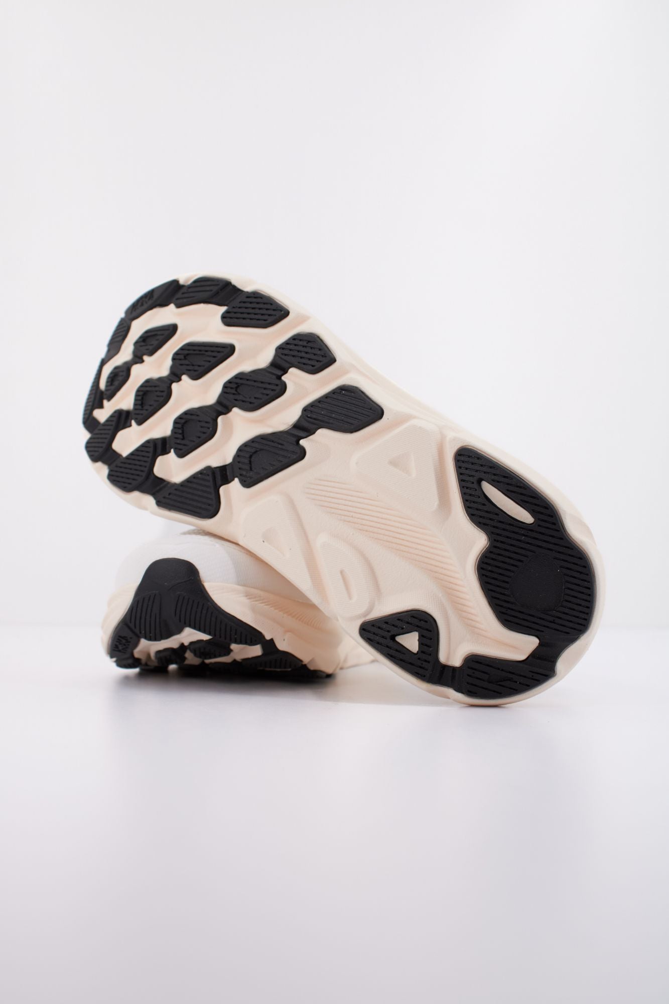 HOKA U CLIFTON ONE9 en color BLANCO (5)