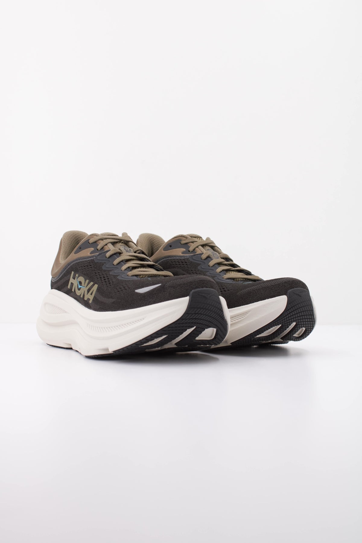 HOKA 1162011HO ZAPATILLA BONDI 9 en color MARRON (2)
