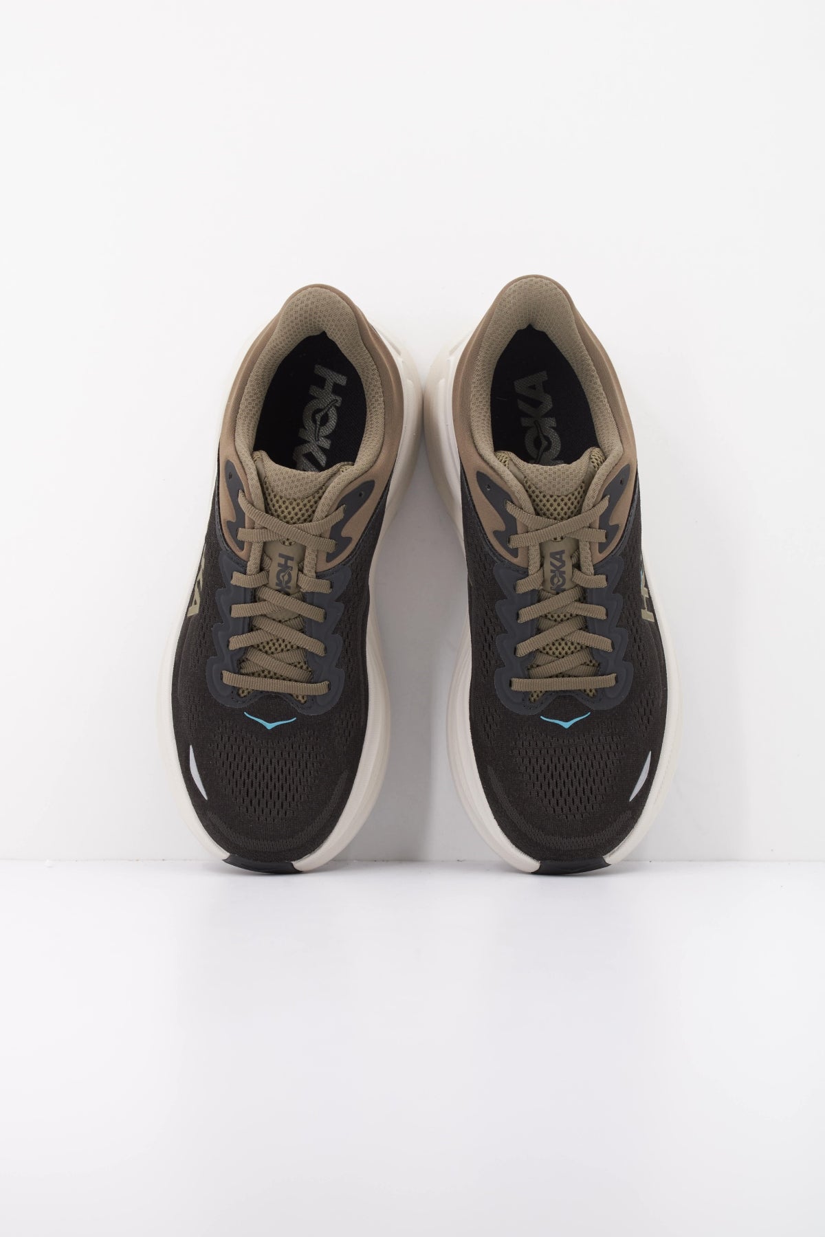 HOKA BONDI 9 1162011 en color MARRON (3)