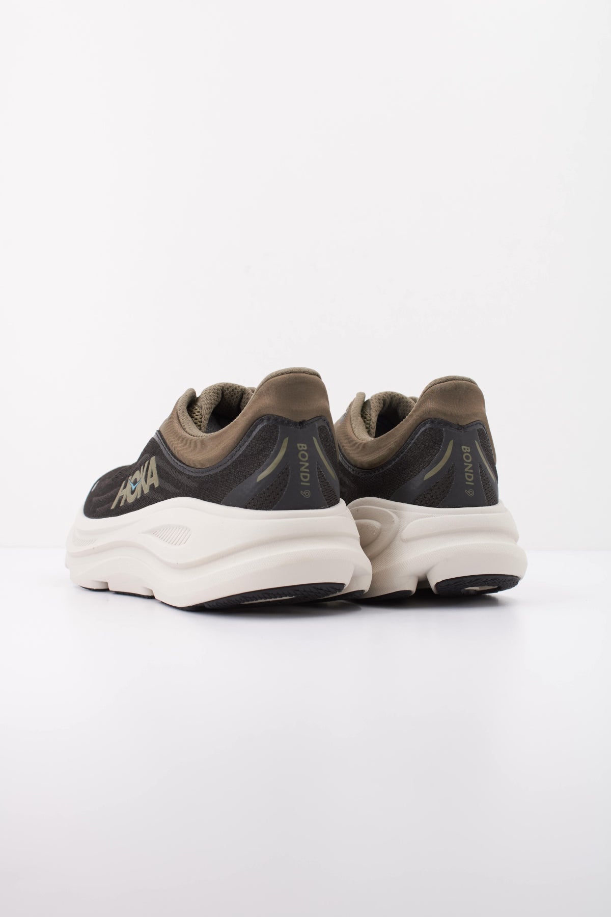 HOKA BONDI 9 1162011 en color MARRON (4)