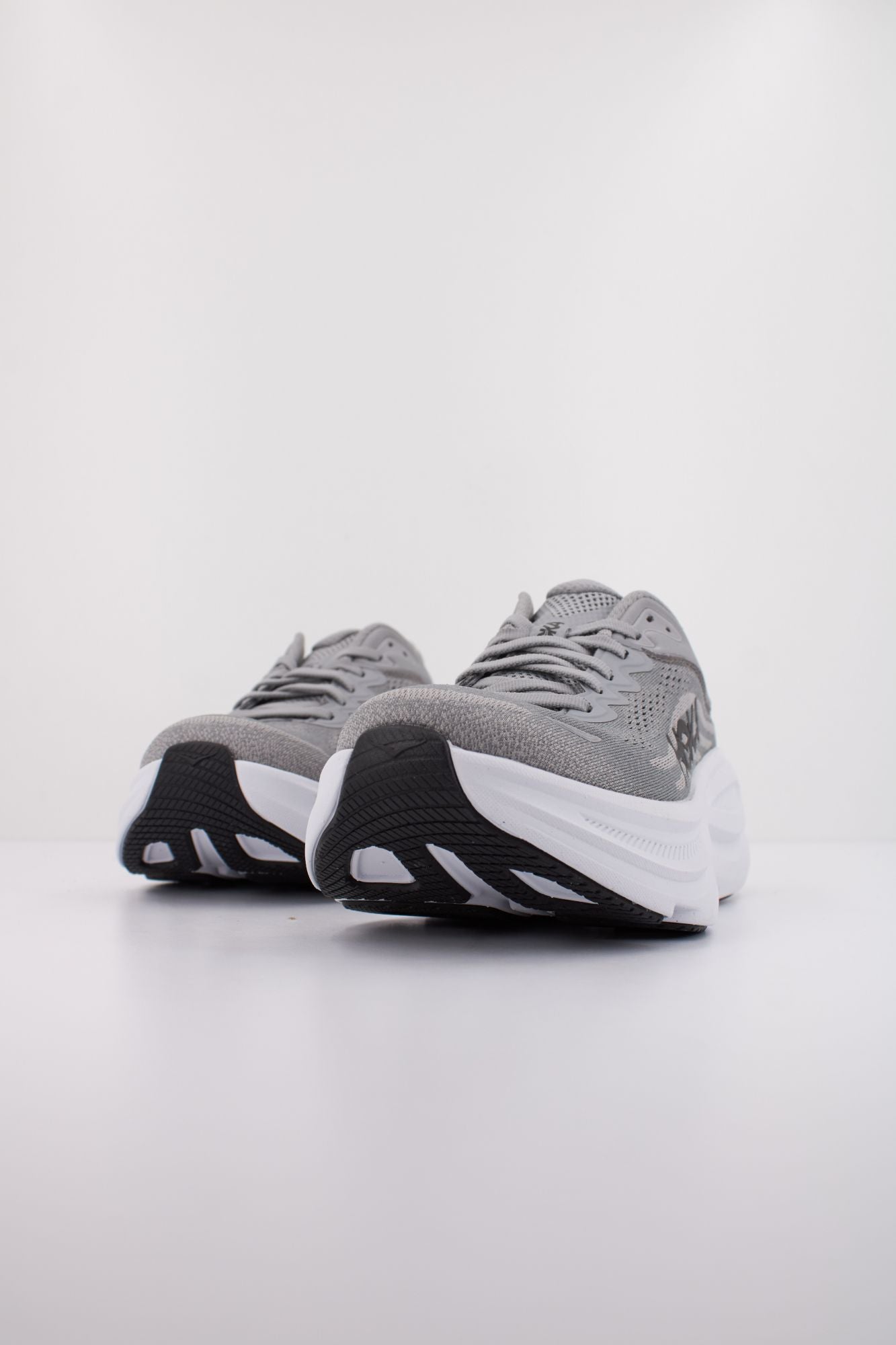 HOKA BONDI 9 en color GRIS (2)