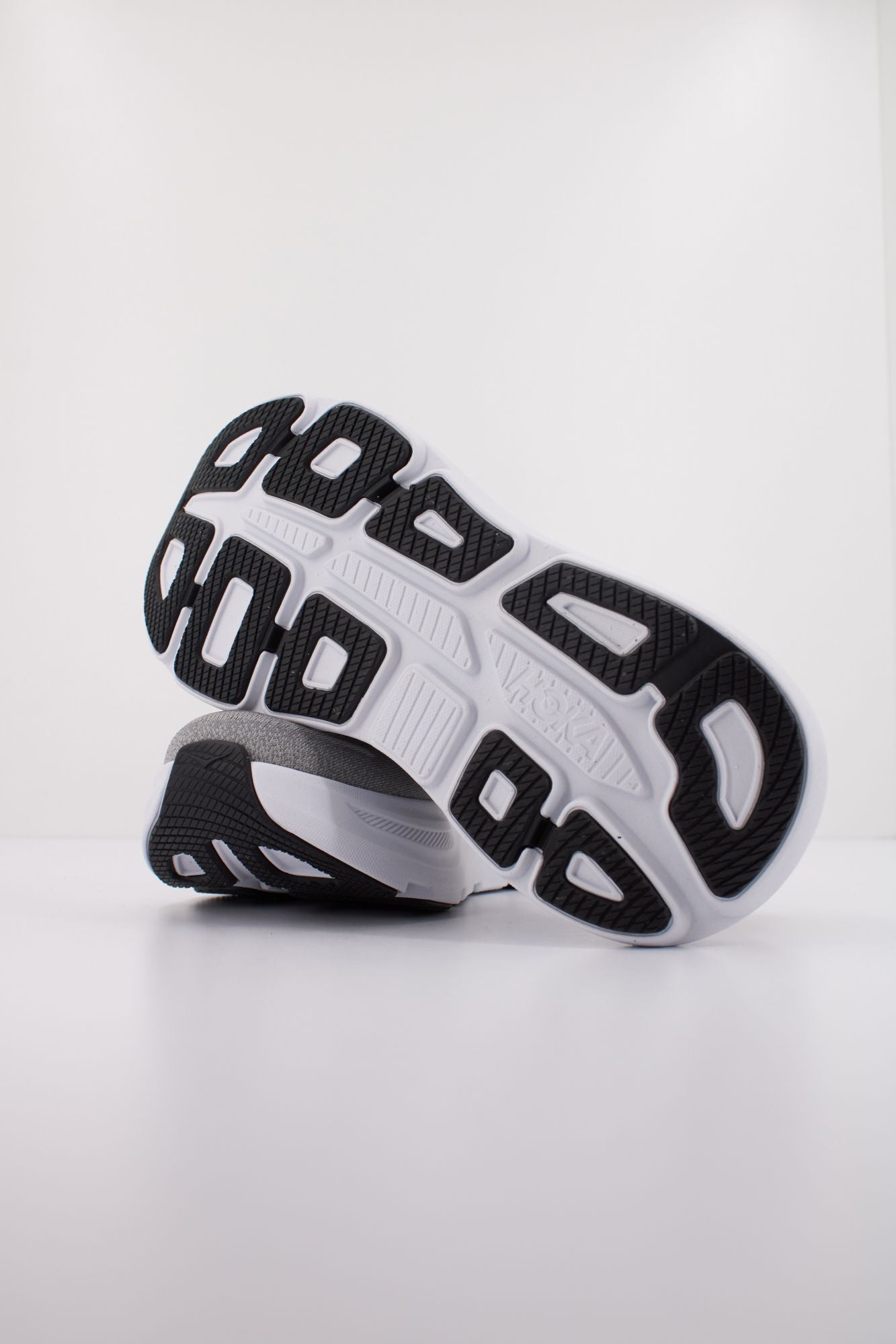 HOKA BONDI 9 en color GRIS (5)