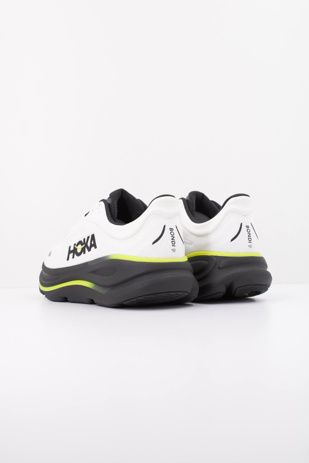 HOKA 1162011HO ZAPATILLA BONDI 9 en color BLANCO (4)
