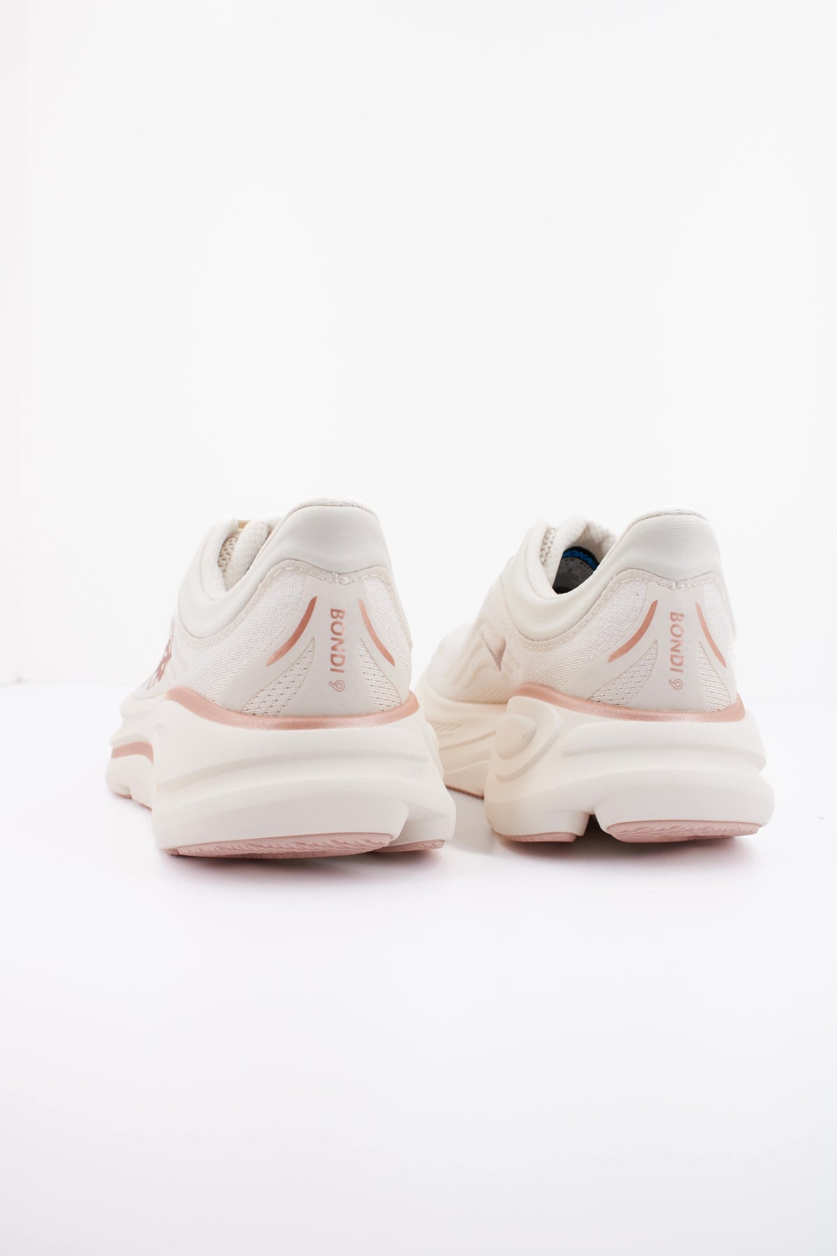 HOKA W BONDI 9 en color BLANCO (4)