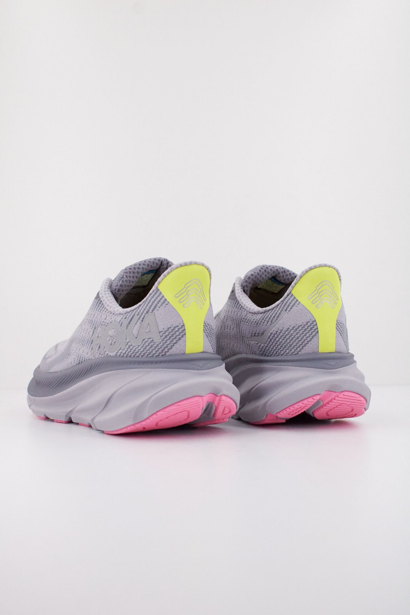 HOKA W CLIFTON 9 GT en color GRIS (4)