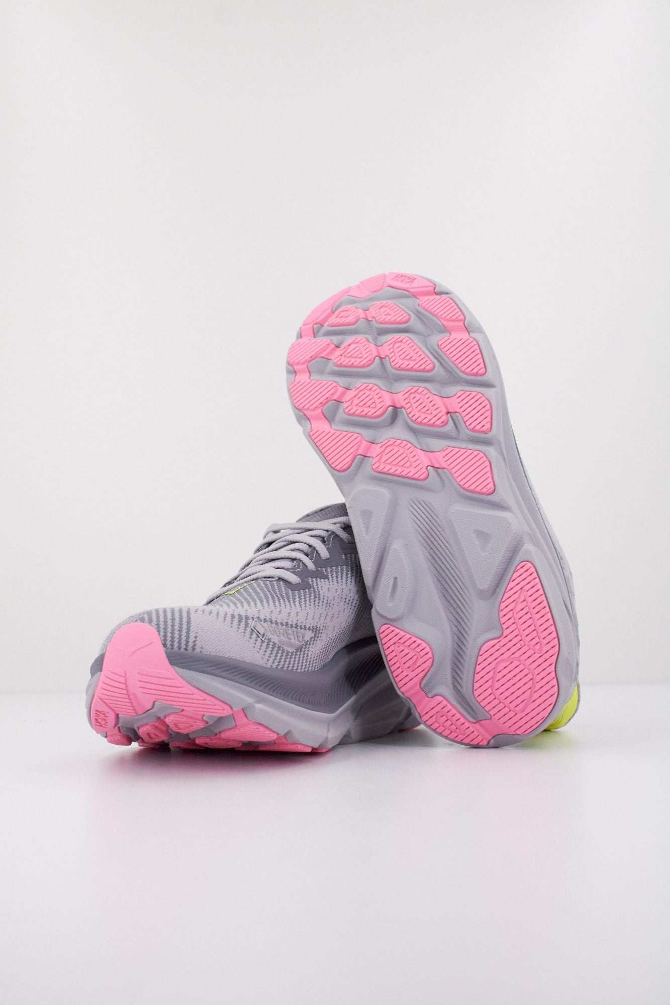 HOKA W CLIFTON 9 GT en color GRIS (5)