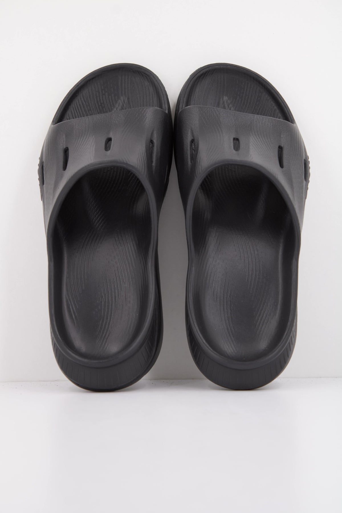 HOKA  U ORA RECOVERY  en color NEGRO (3)