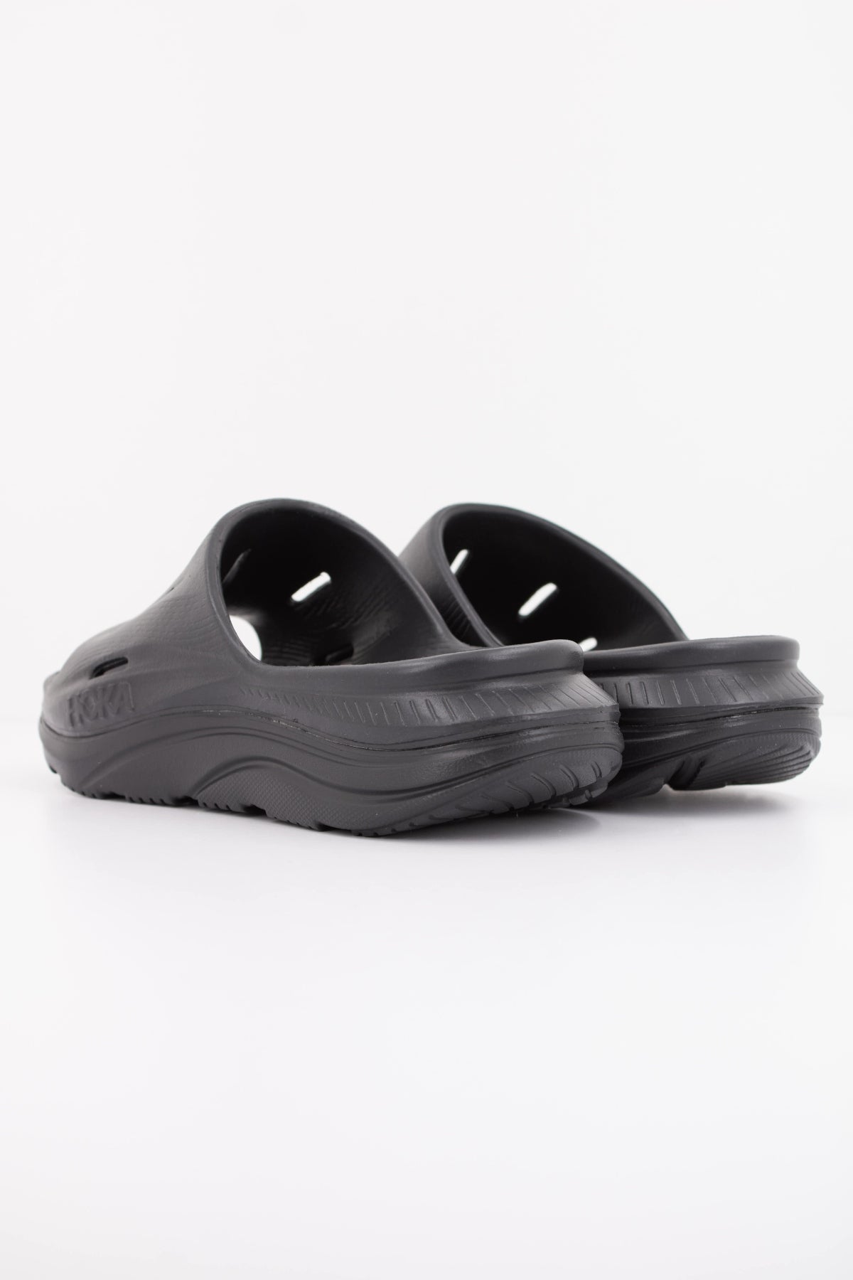 HOKA  U ORA RECOVERY  en color NEGRO (4)