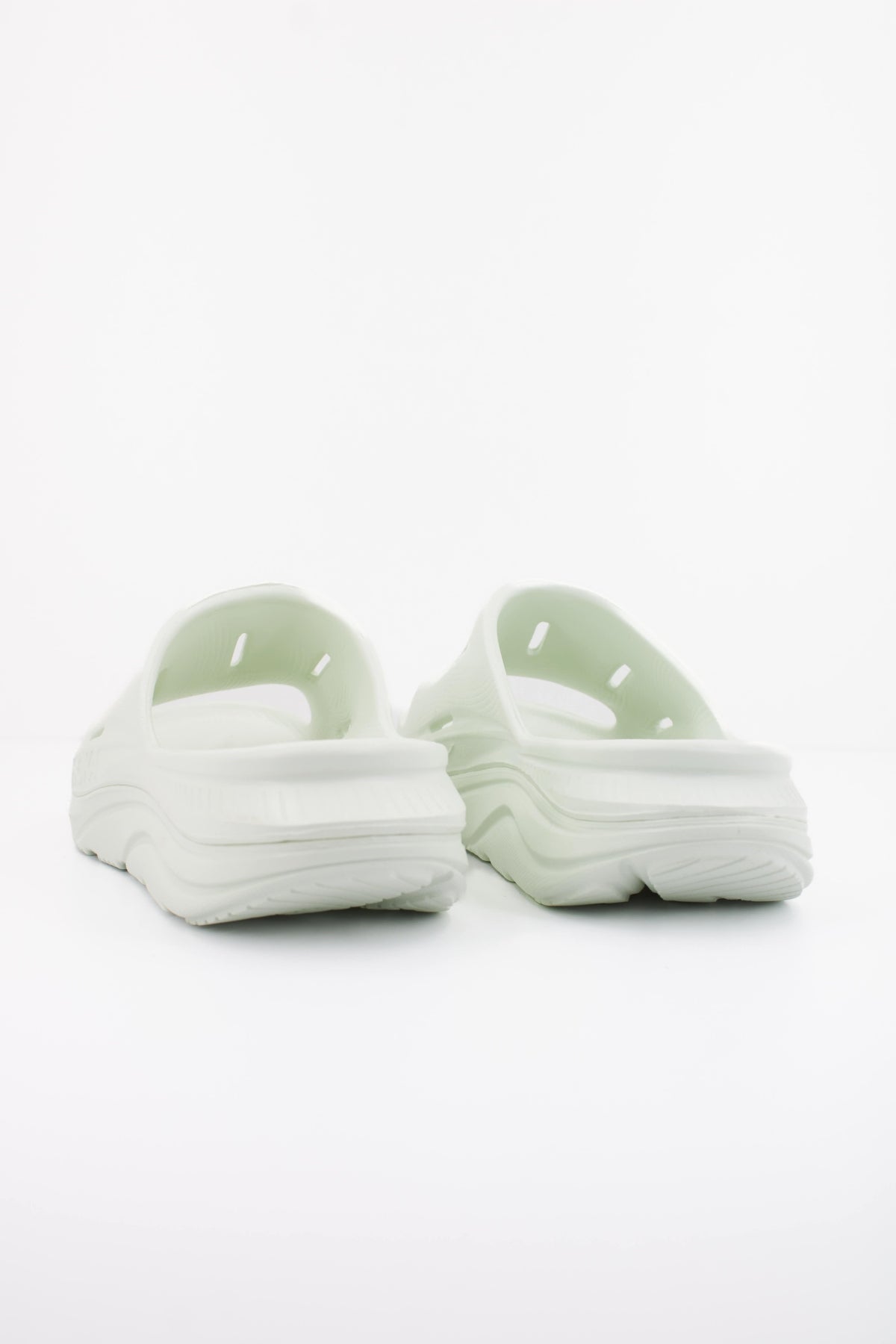 HOKA  U ORA RECOVERY  en color VERDE (4)