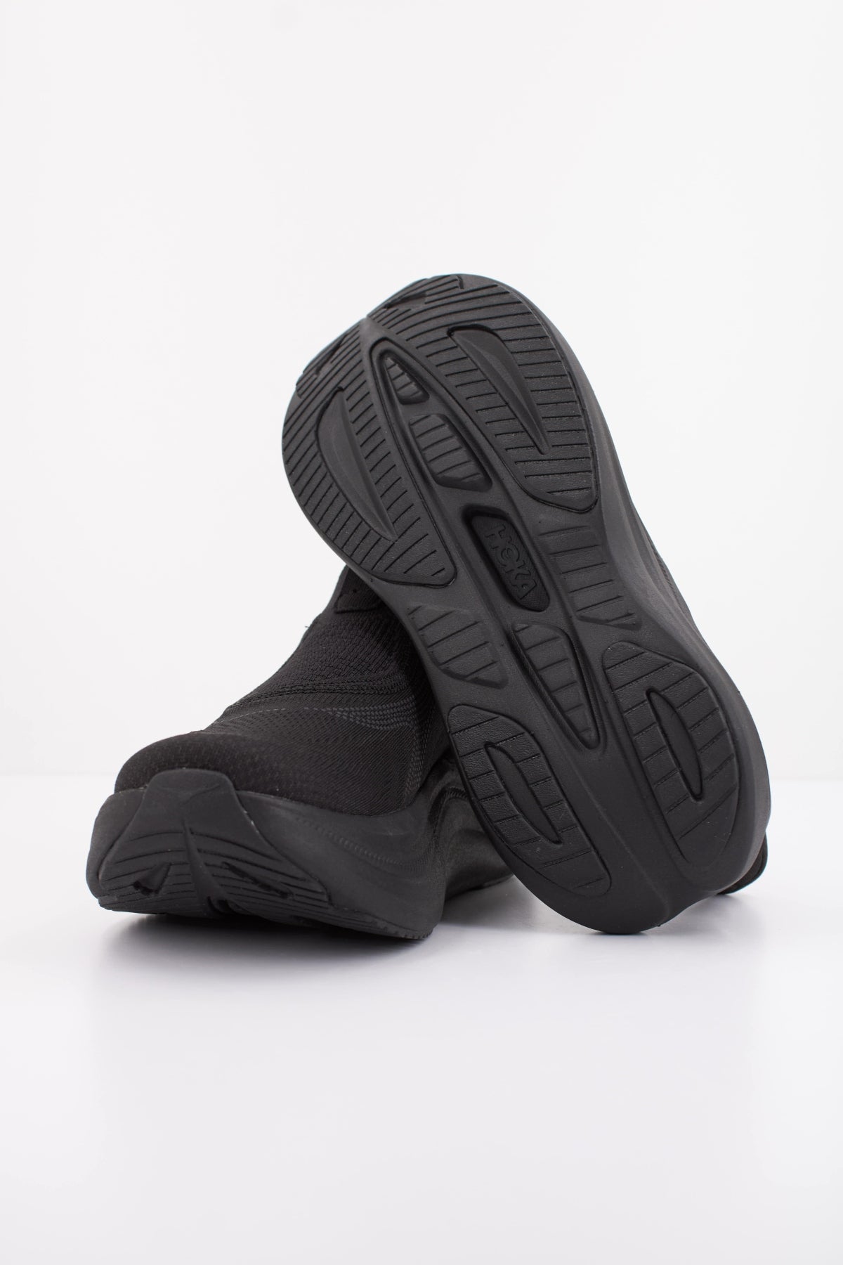 HOKA ZAPATILLA W SKYWARD en color NEGRO (5)