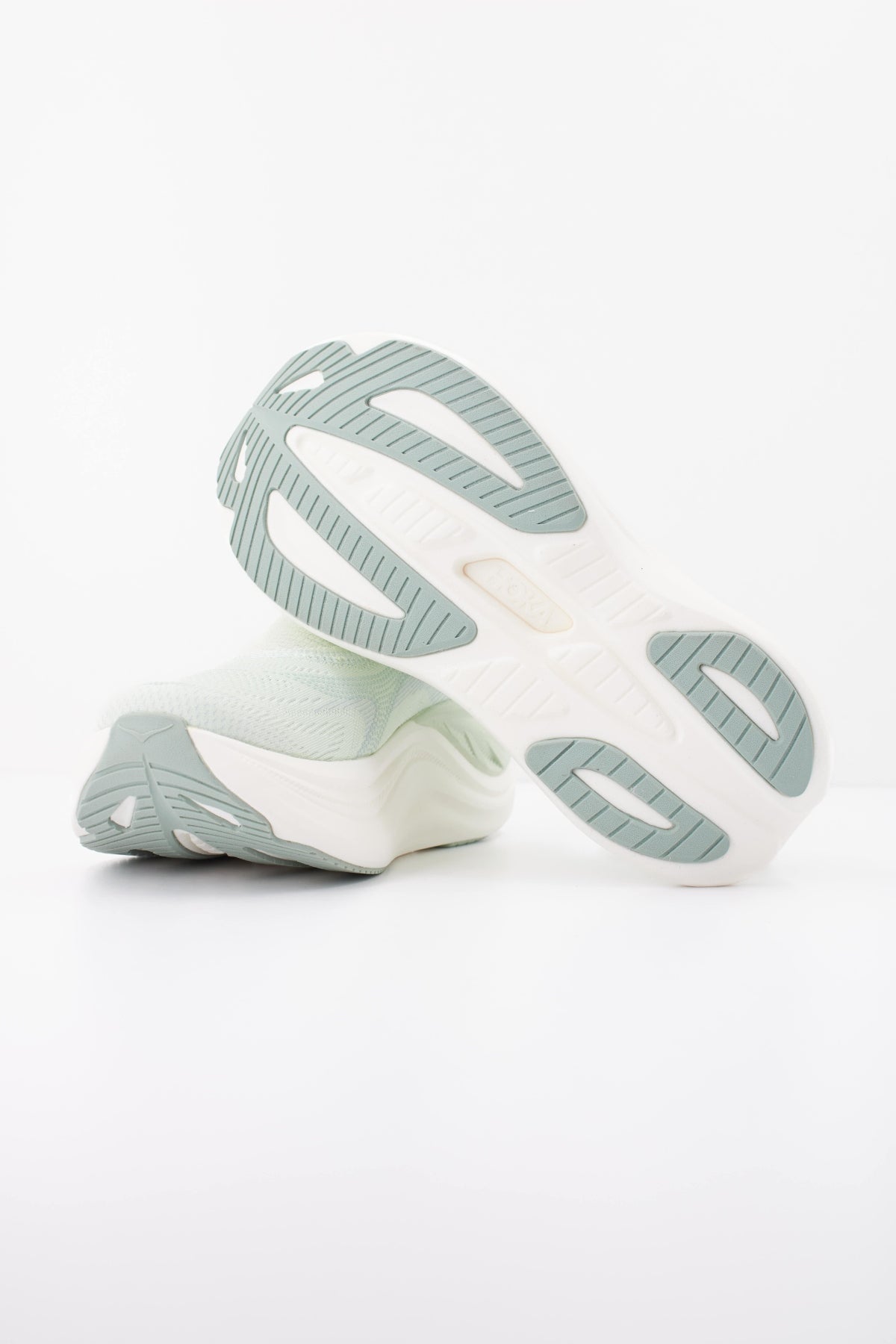 HOKA W SKYWARD en color VERDE (5)