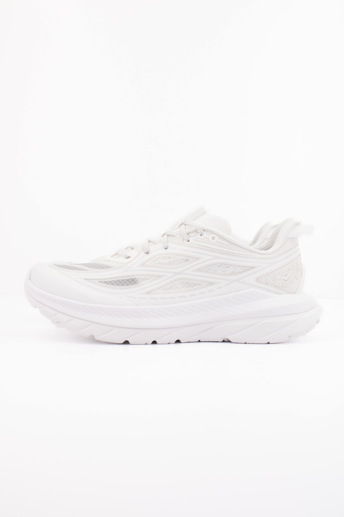 HOKA  W MACH REMASTER en color BLANCO (1)