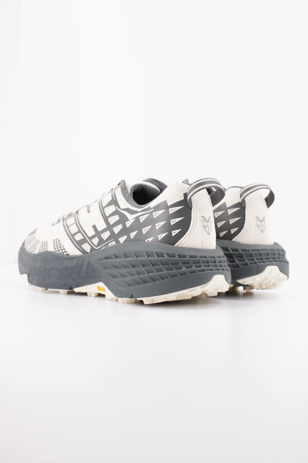 HOKA 1162710HO en color BLANCO (4)