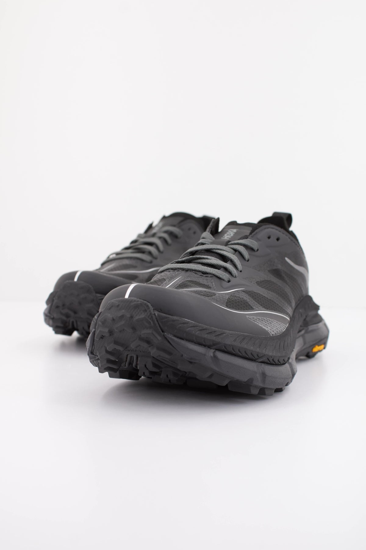 HOKA U MAFATE SPEED en color NEGRO (2)