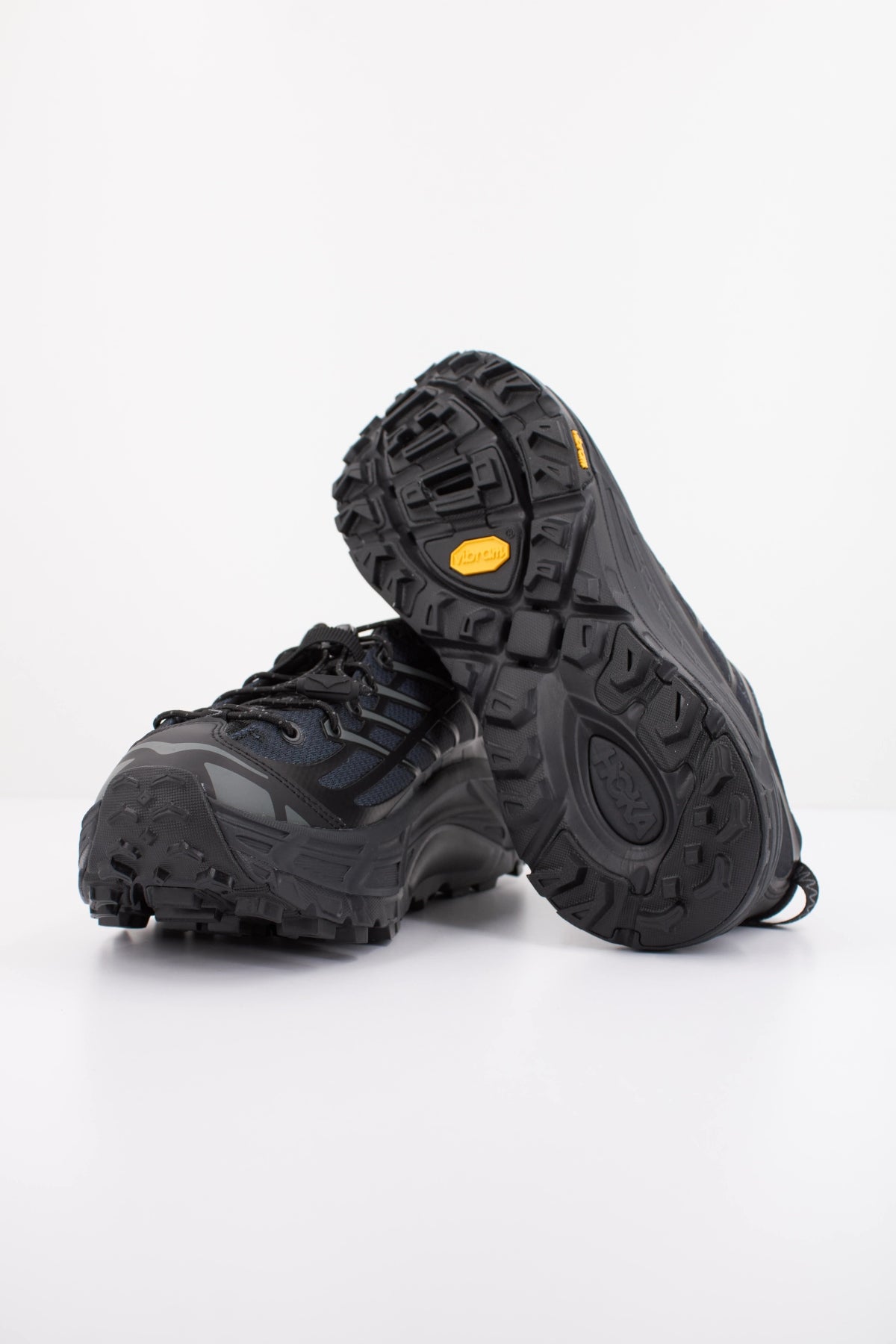 HOKA  U MAFATE THREE2  en color NEGRO (5)