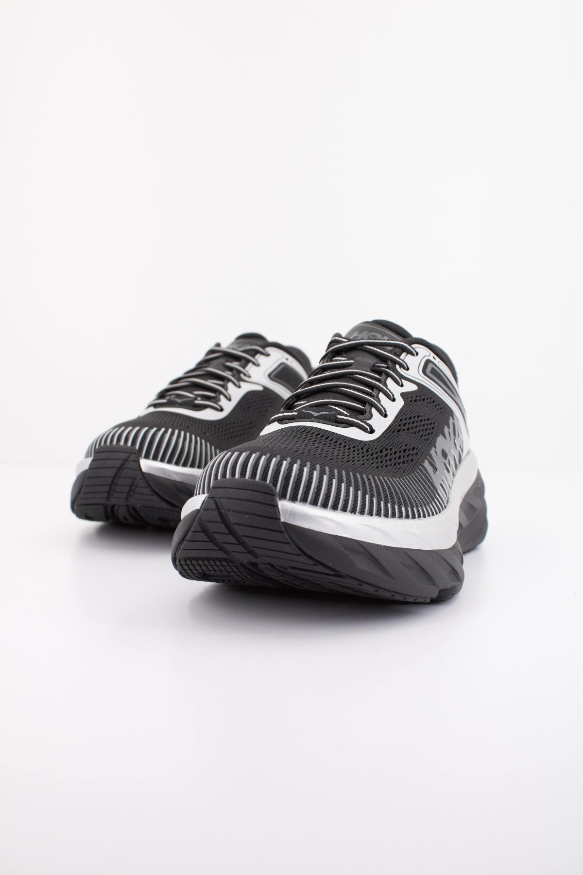 HOKA ZAPATILLA BONDI 7 en color NEGRO (2)