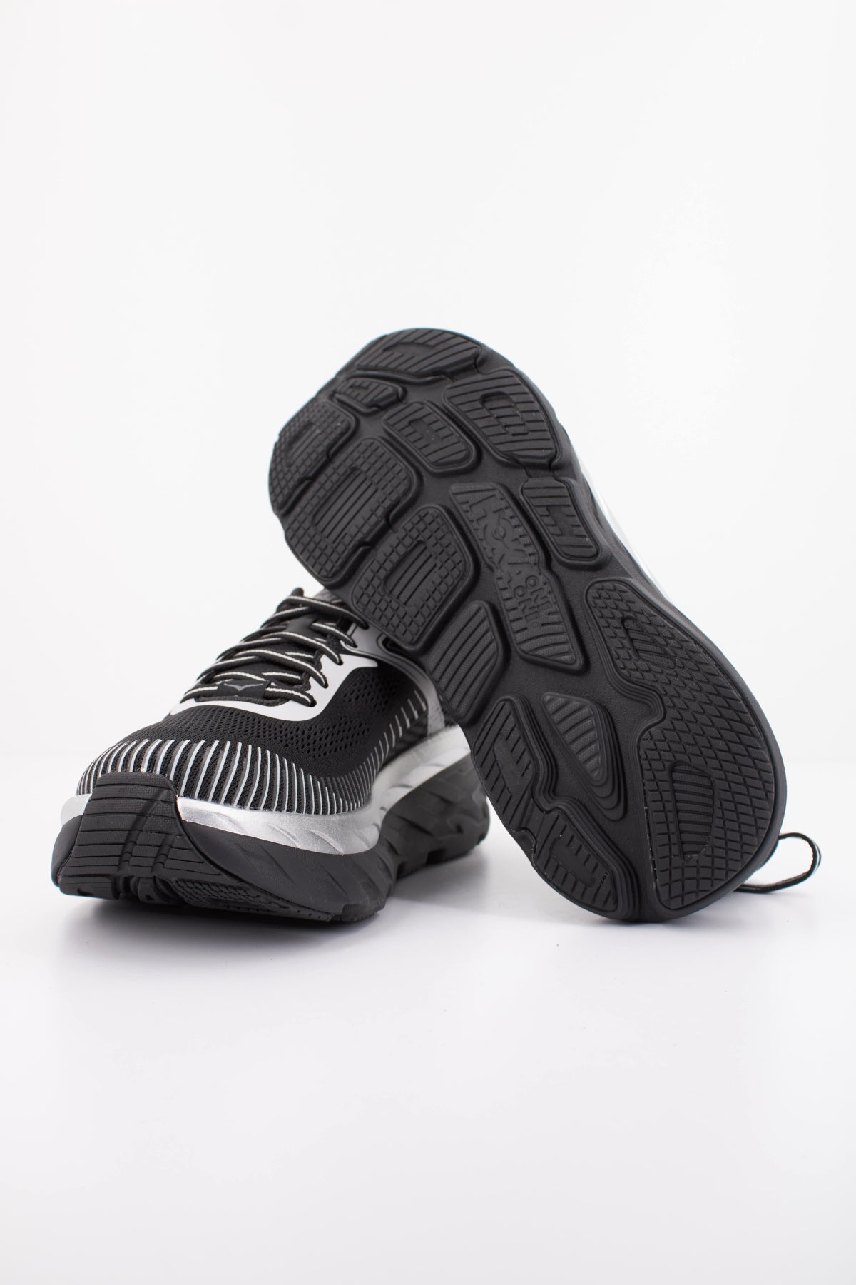 HOKA BONDI 7 en color NEGRO (5)