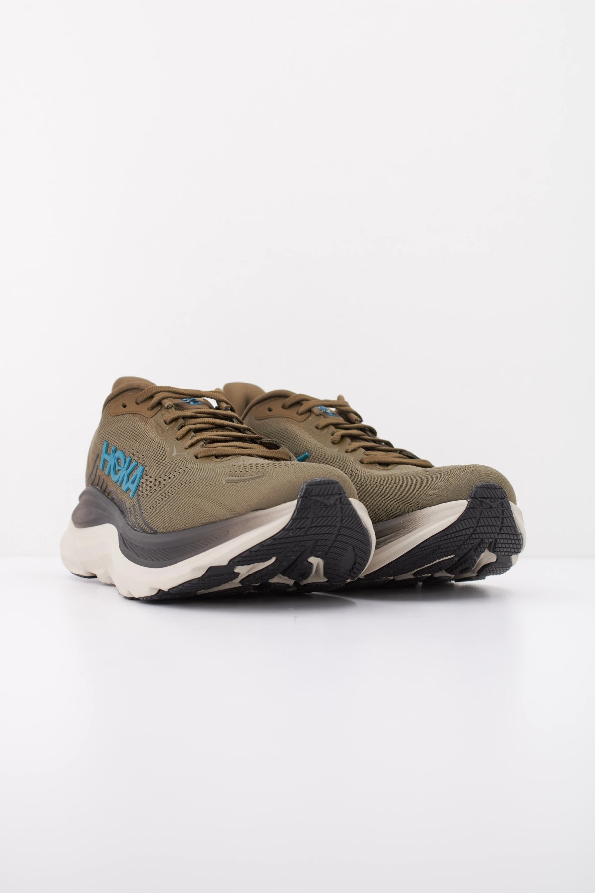 HOKA CLIFTON 11 1176572 en color VERDE (2)