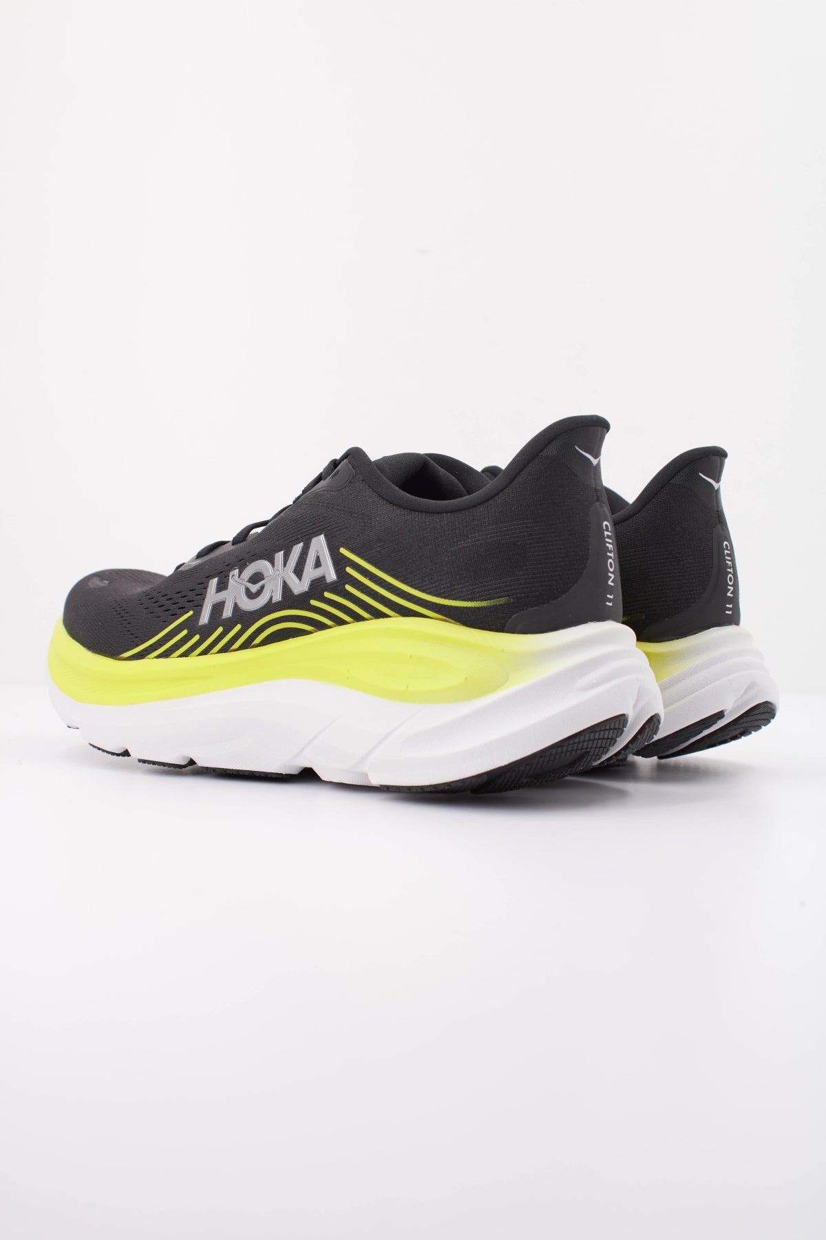 HOKA ZAPATILLA CLIFTON 11 en color NEGRO (4)