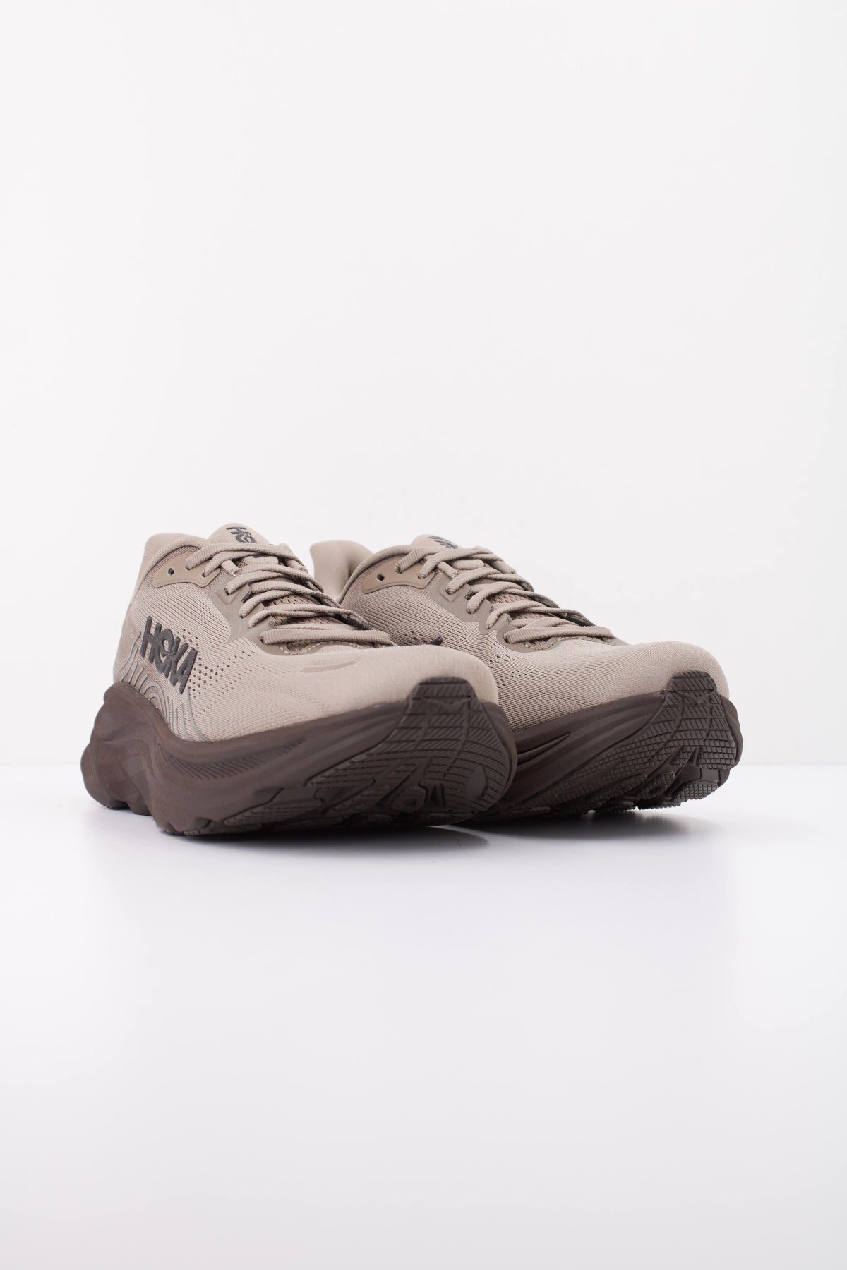 HOKA CLIFTON 11 1176572 en color BEIS (2)