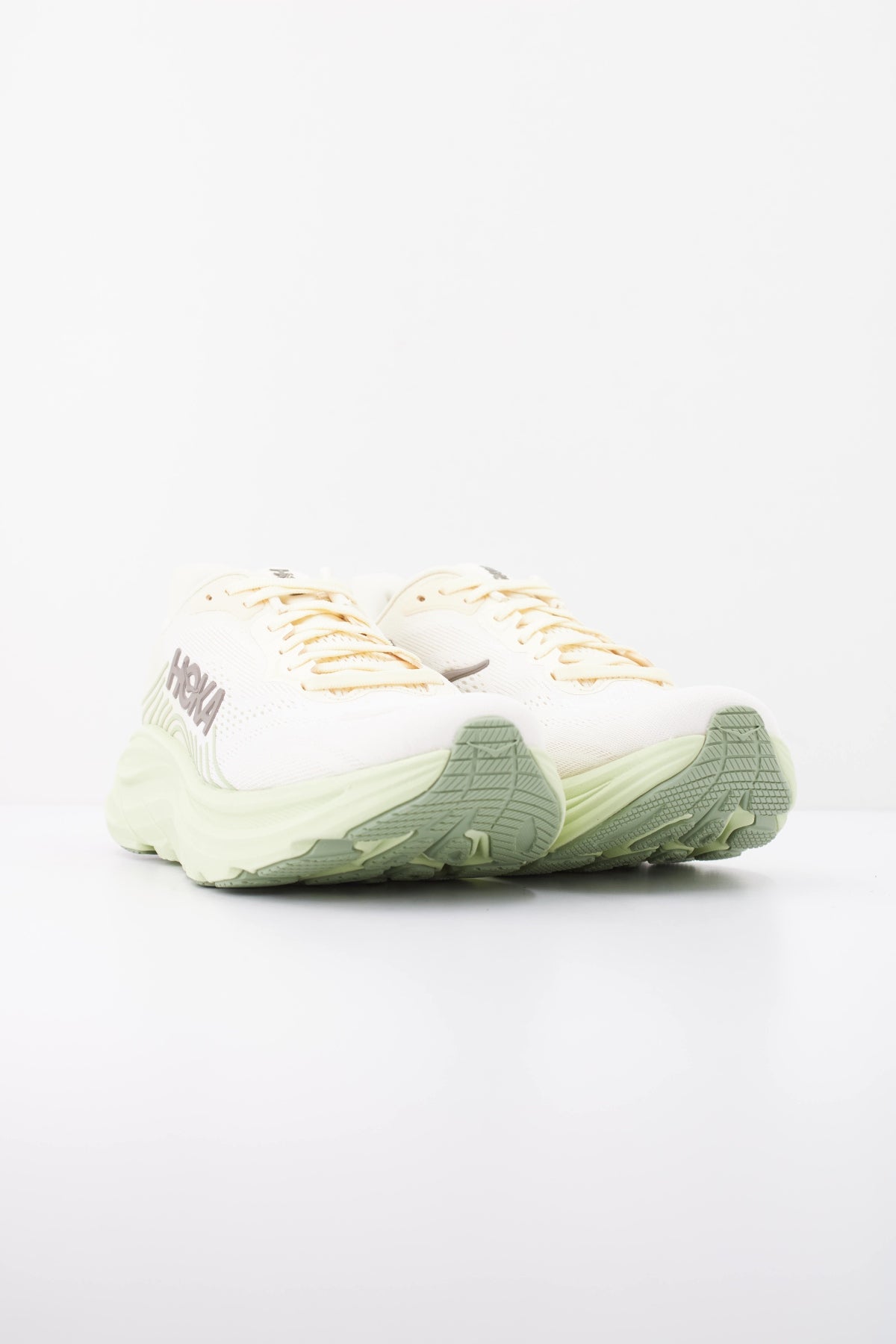 HOKA 1176573HO ZAPATILLA W CLIFTON 11 en color BEIS (2)