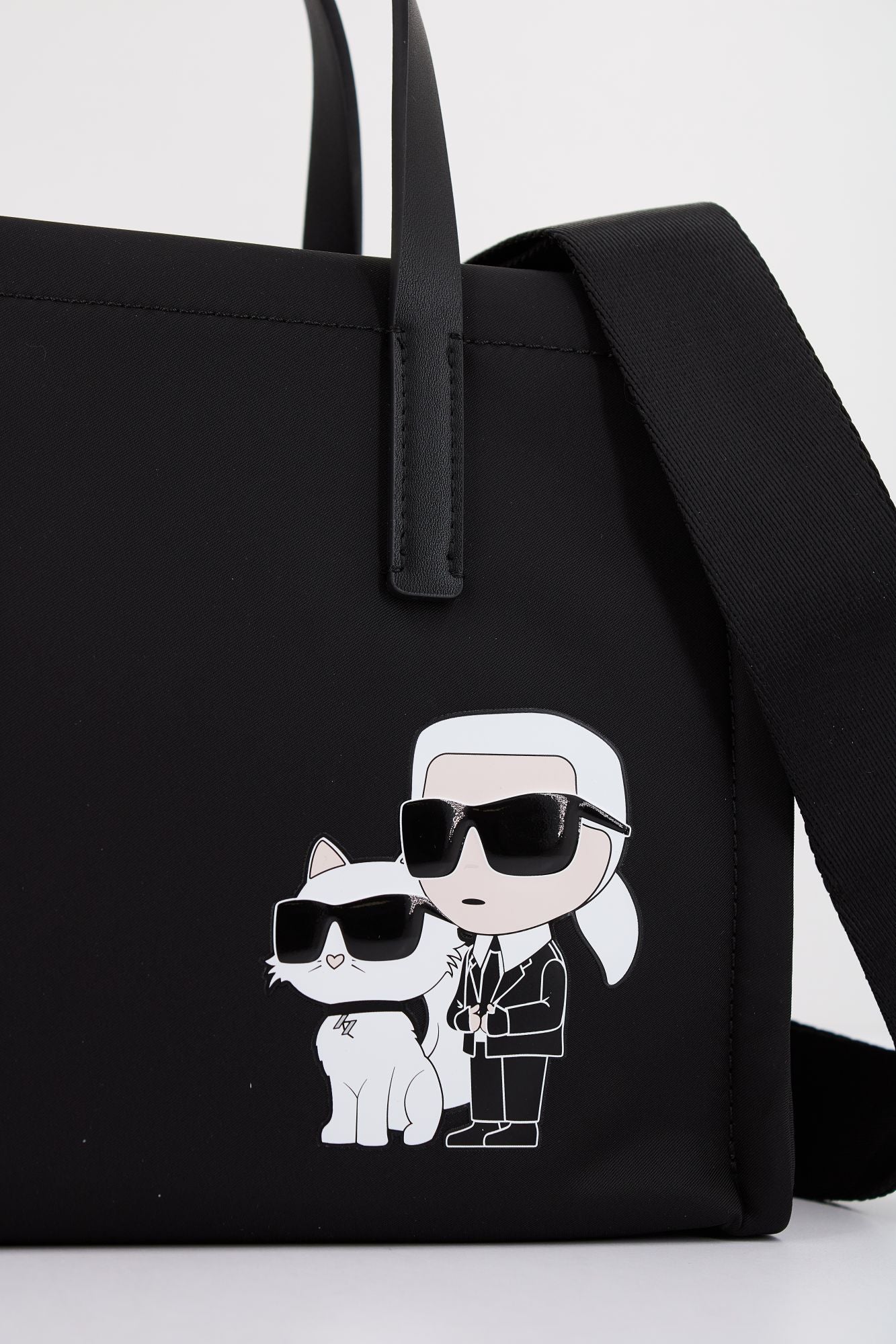 KARL LAGERFELD K/IKONIK 2.0 NYLON SM CB T en color NEGRO (4)