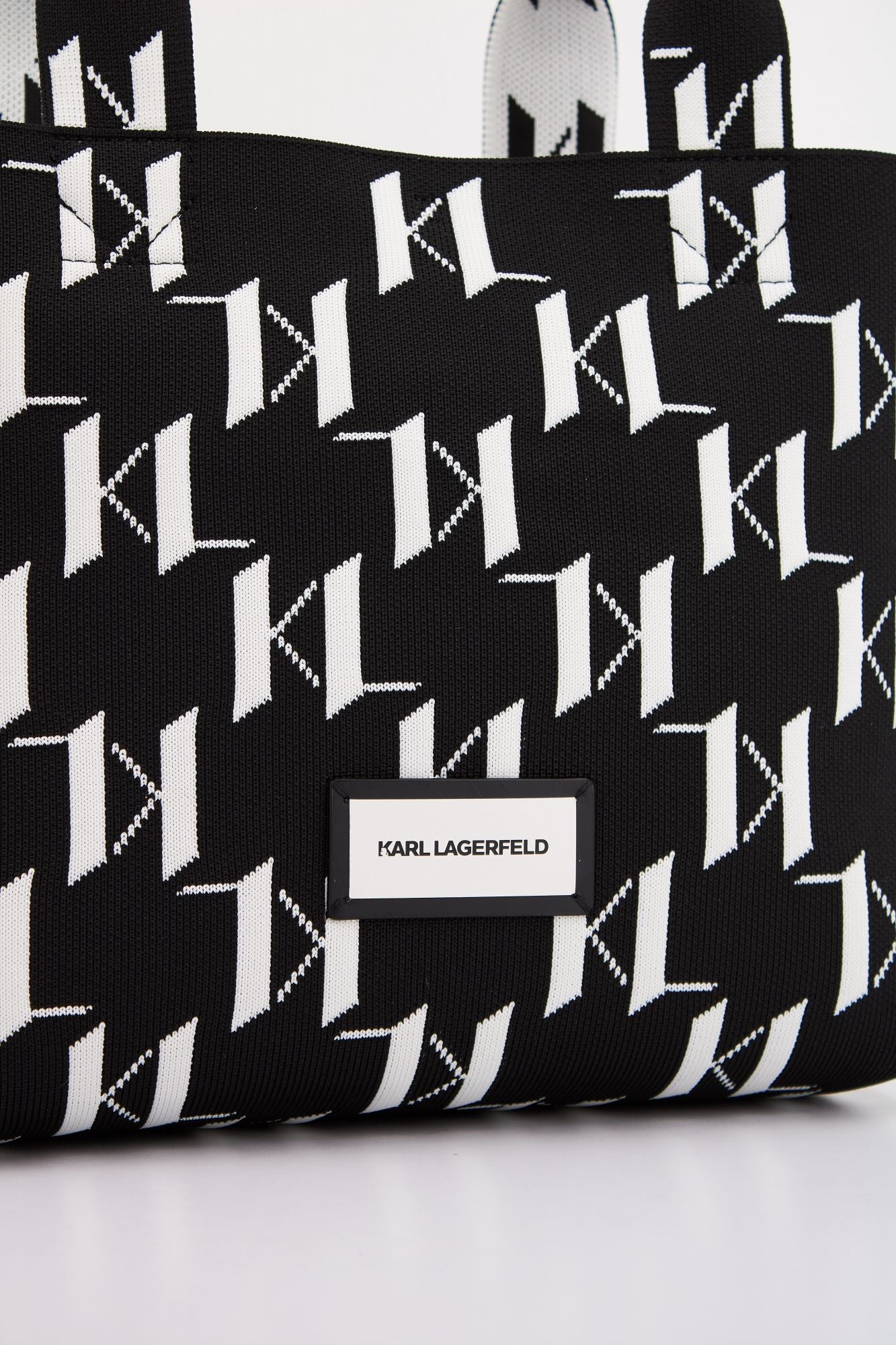 KARL LAGERFELD K/MONOGRAN KNIT MD TOTE en color NEGRO (4)