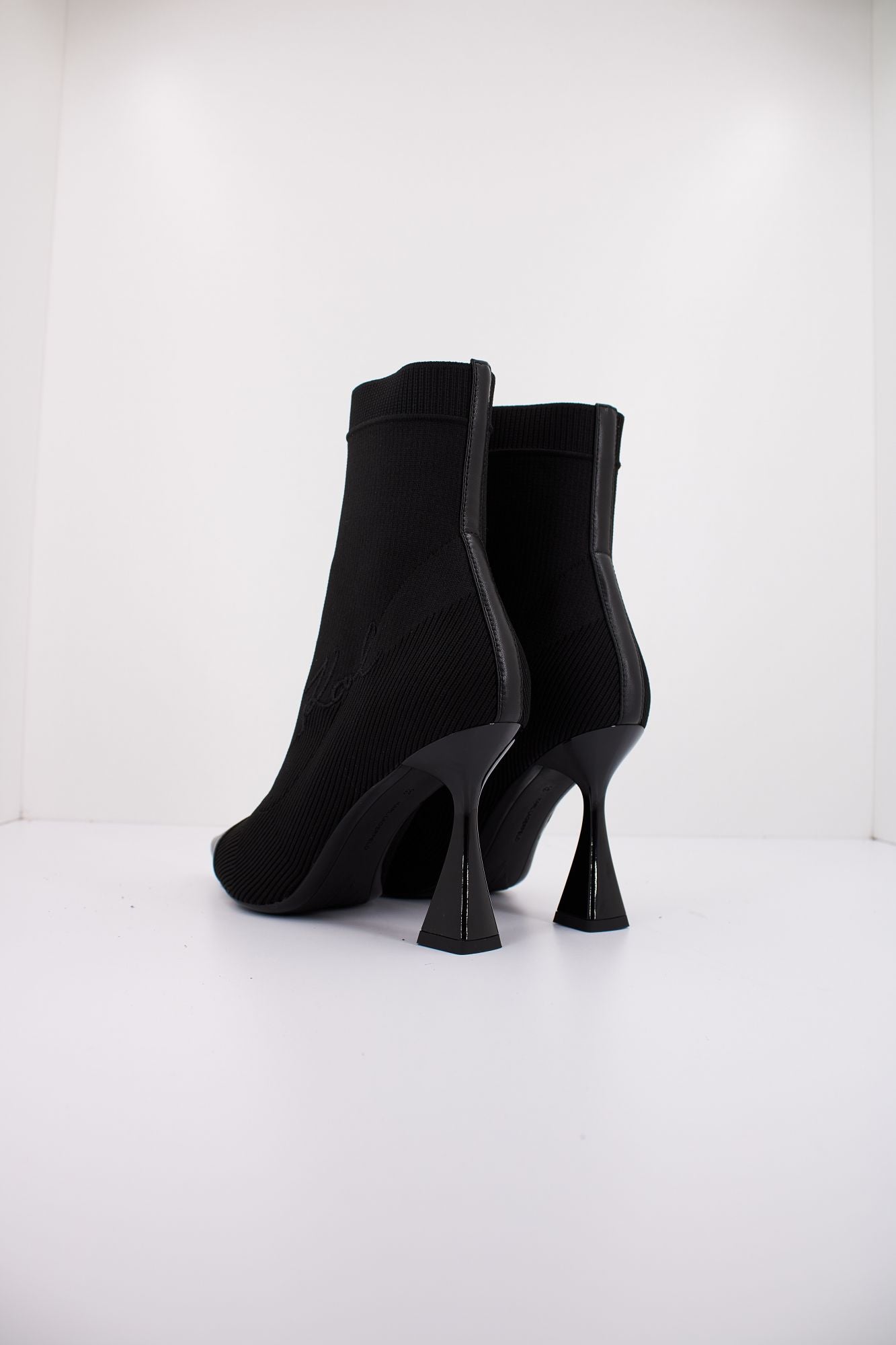KARL LAGERFELD DEBUT II EMBRO KNIT ANKLE B en color NEGRO (4)