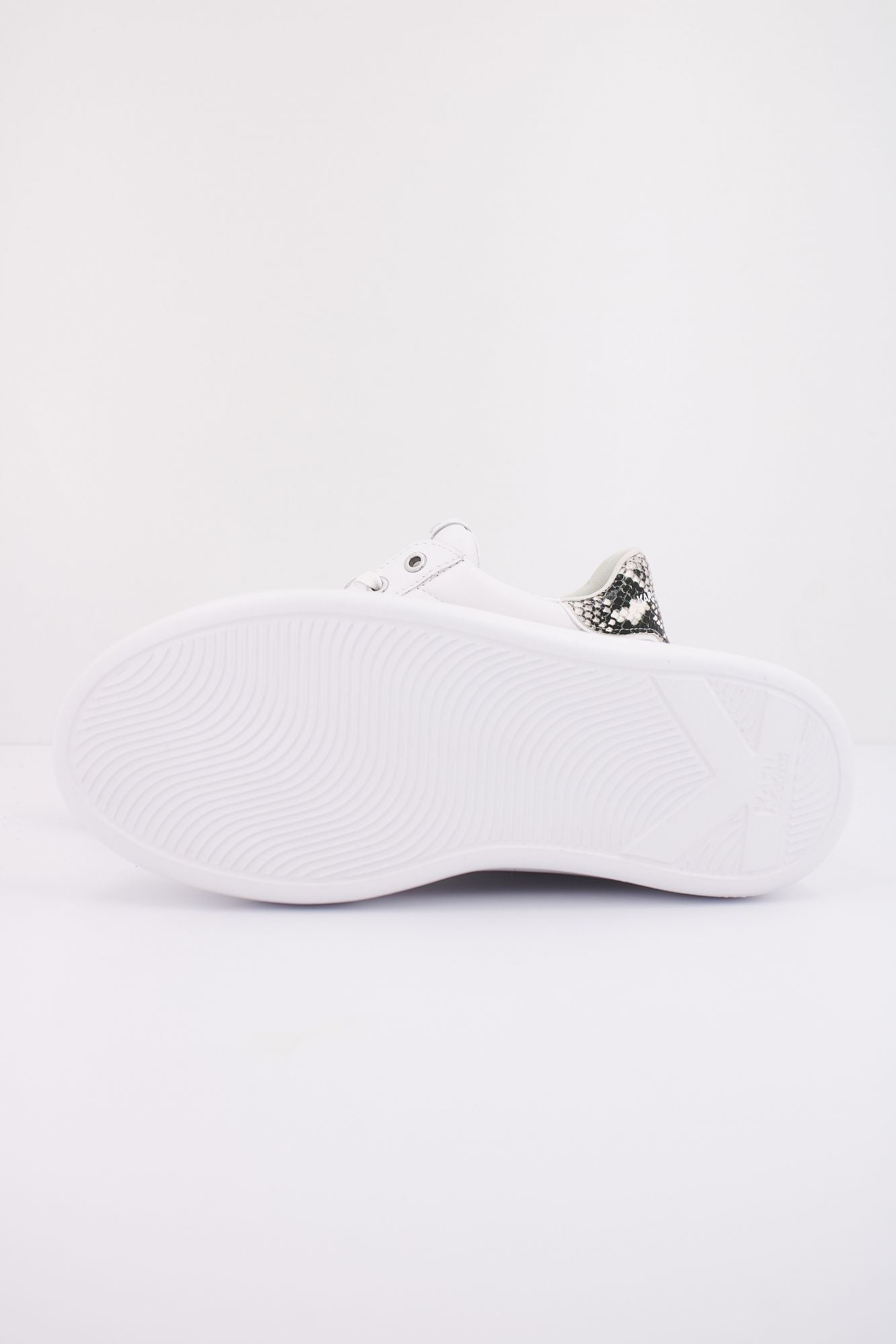KARL LAGERFELD KAPRI KARL NFT SNAKE KOUNT en color BLANCO (5)