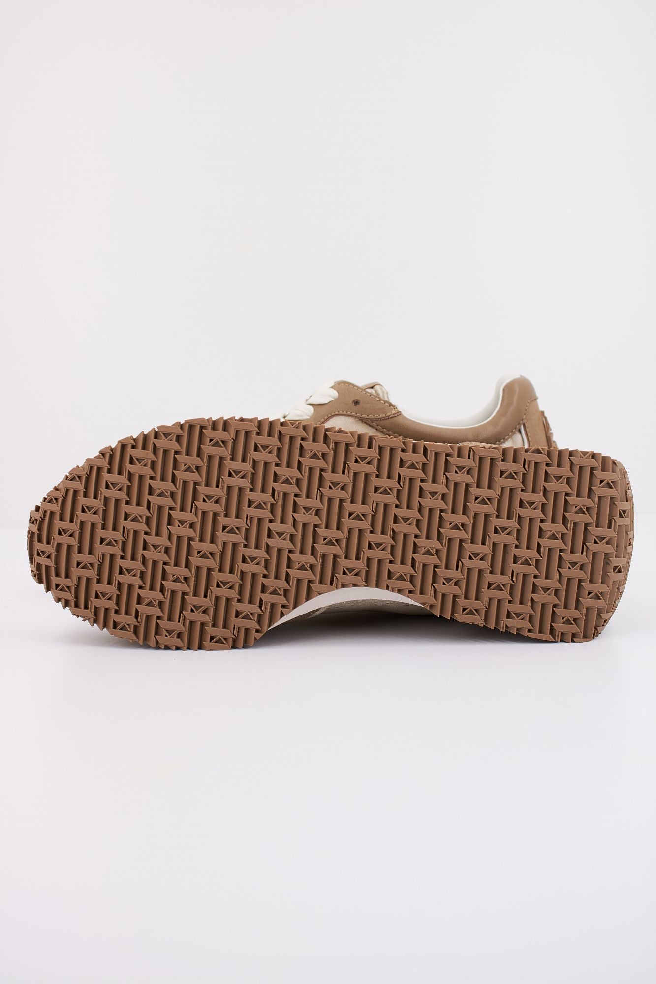 KARL LAGERFELD VELOCETTE HOTEL  en color MARRON CLARO (5)