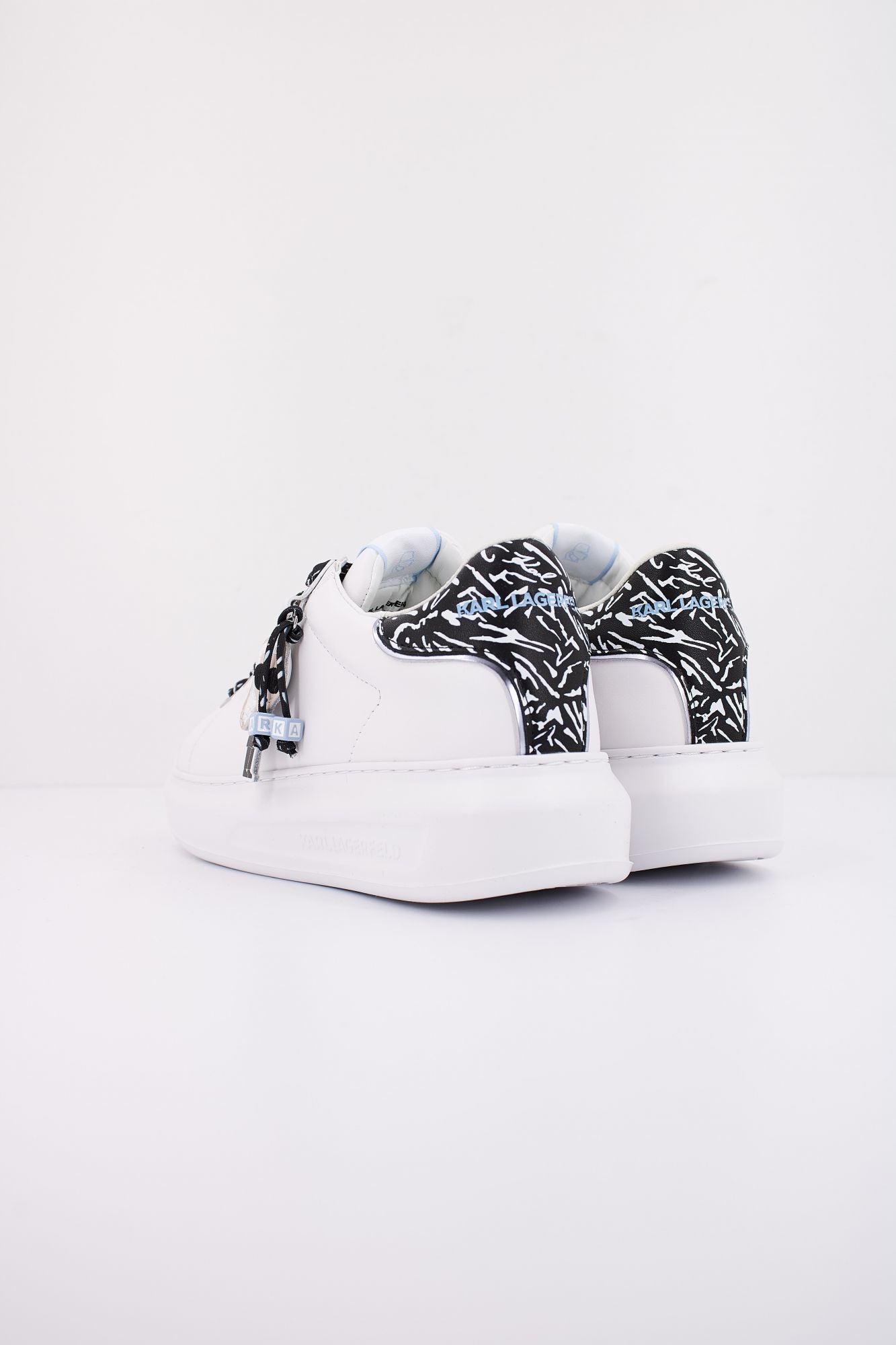 KARL LAGERFELD KAPRI KEYCHAIN en color BLANCO (4)