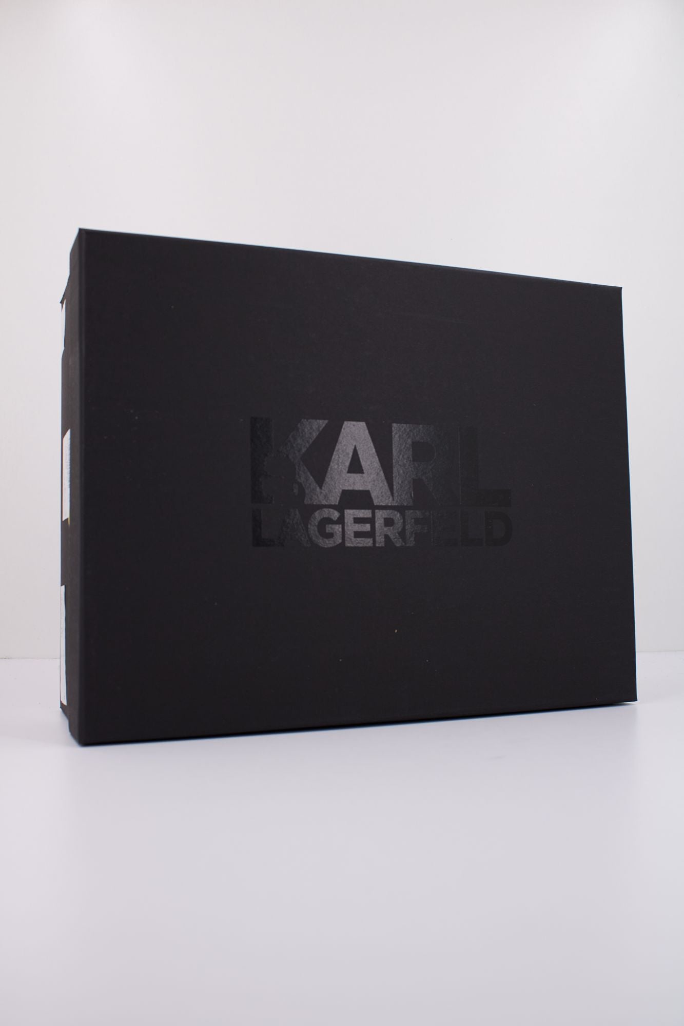 KARL LAGERFELD KAPRI KEYCHAIN en color BLANCO (6)