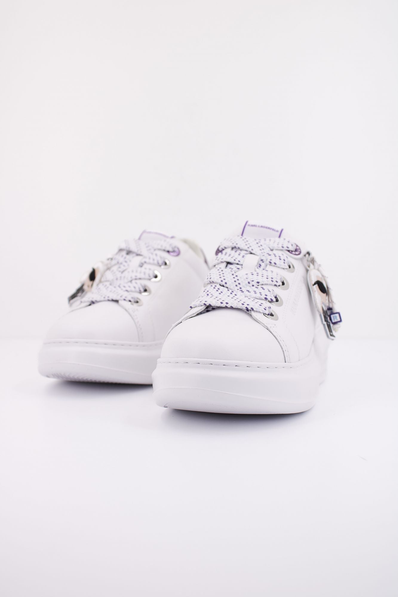 KARL LAGERFELD KAPRI KEYCHAIN en color BLANCO (2)