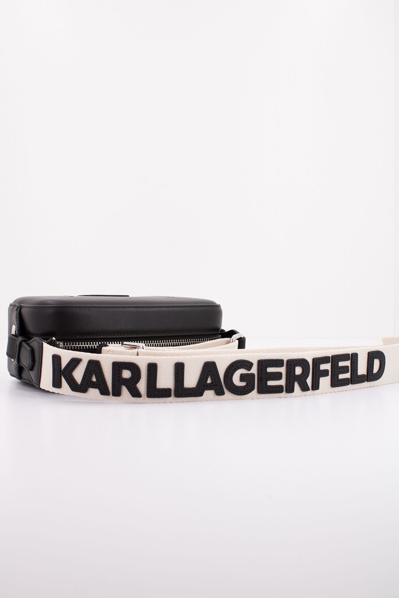 KARL LAGERFELD K/CIRCLE CAMERABAG PERFORA en color NEGRO (4)