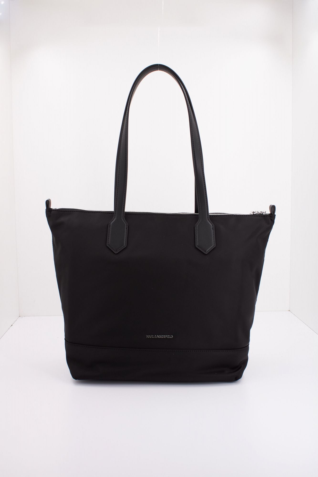 KARL LAGERFELD  K/SIGNATURE NYLON MD TOTE en color NEGRO (3)
