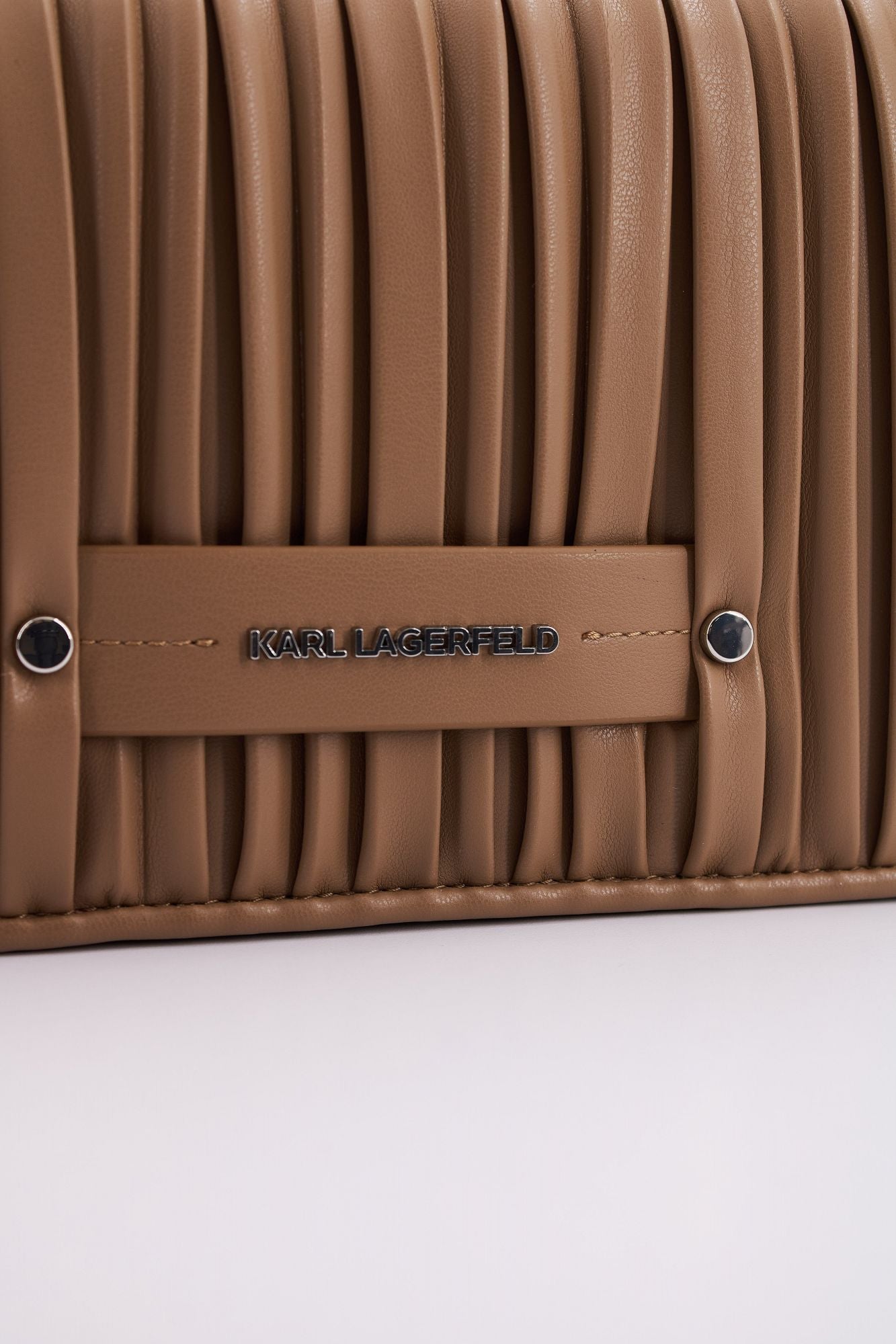 KARL LAGERFELD K/KUSHION SM FLAP CB en color MARRON (4)