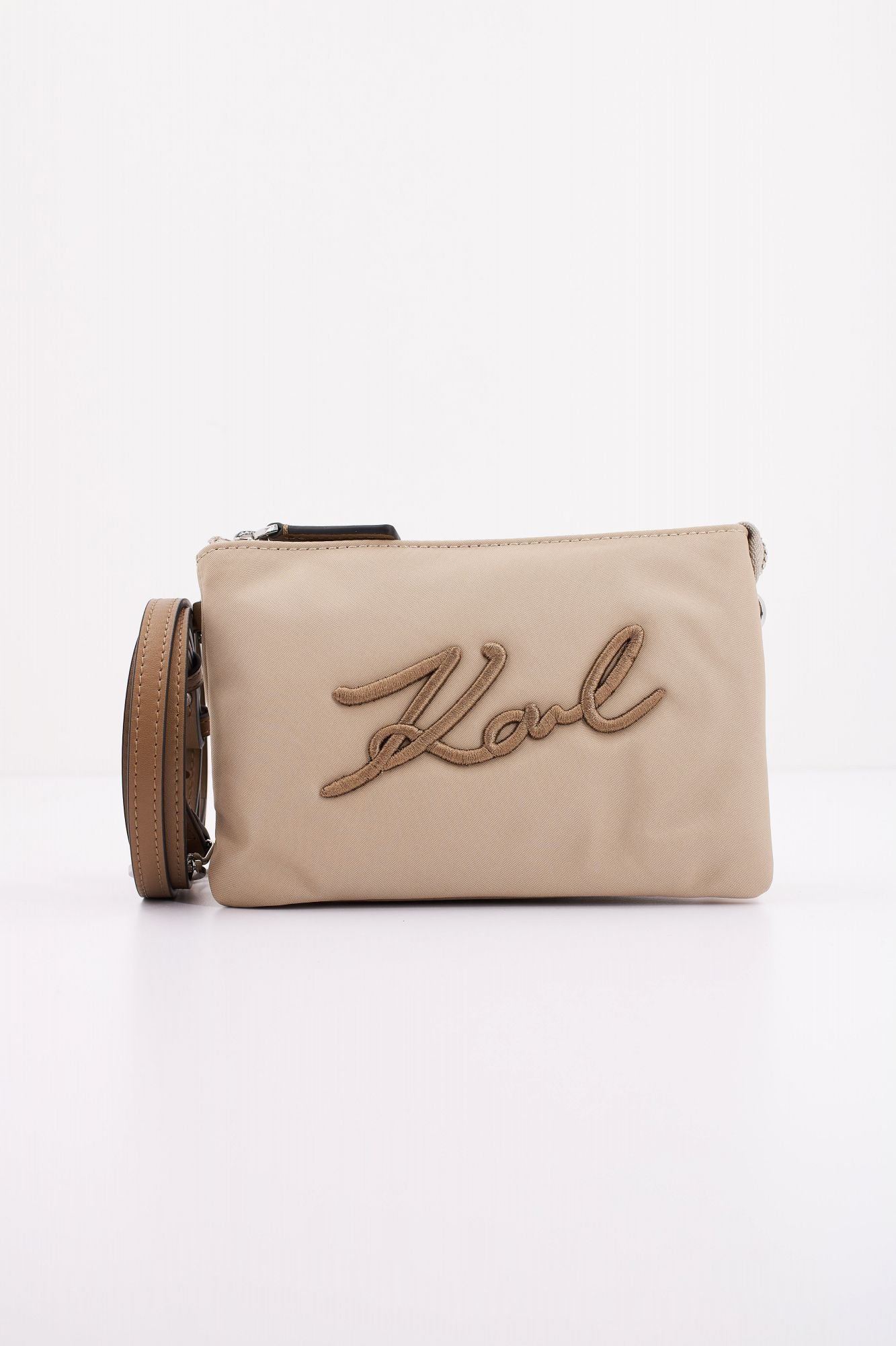 KARL LAGERFELD K/SIGNATURE NYLON CB POUCH en color MARRON CLARO (1)