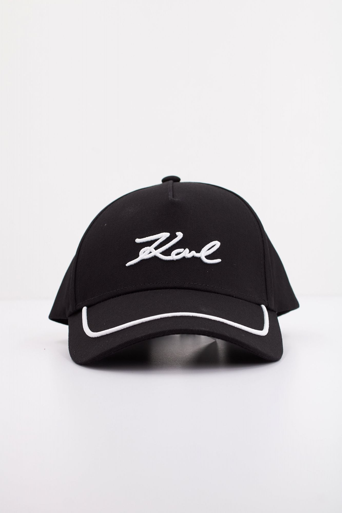 KARL LAGERFELD K/SIGNATURE PIPING CAP en color NEGRO (1)