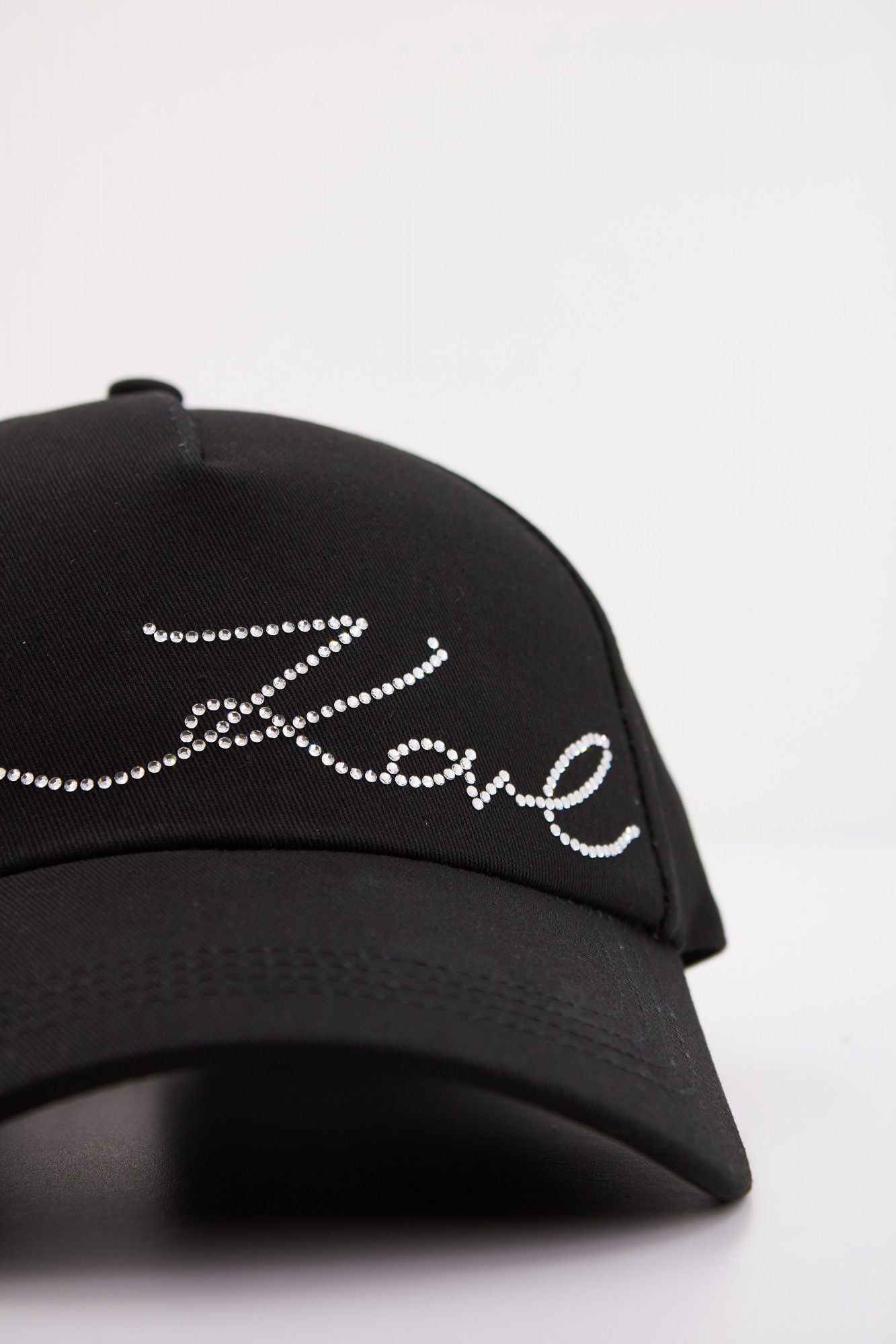 KARL LAGERFELD K/SIGNATURE RHNSTN CAP en color NEGRO (4)