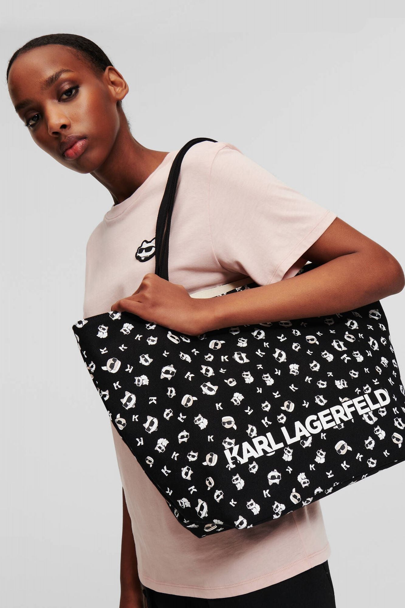 KARL LAGERFELD K/IKONIK 2.0 SHOPPER XL KC en color NEGRO (4)